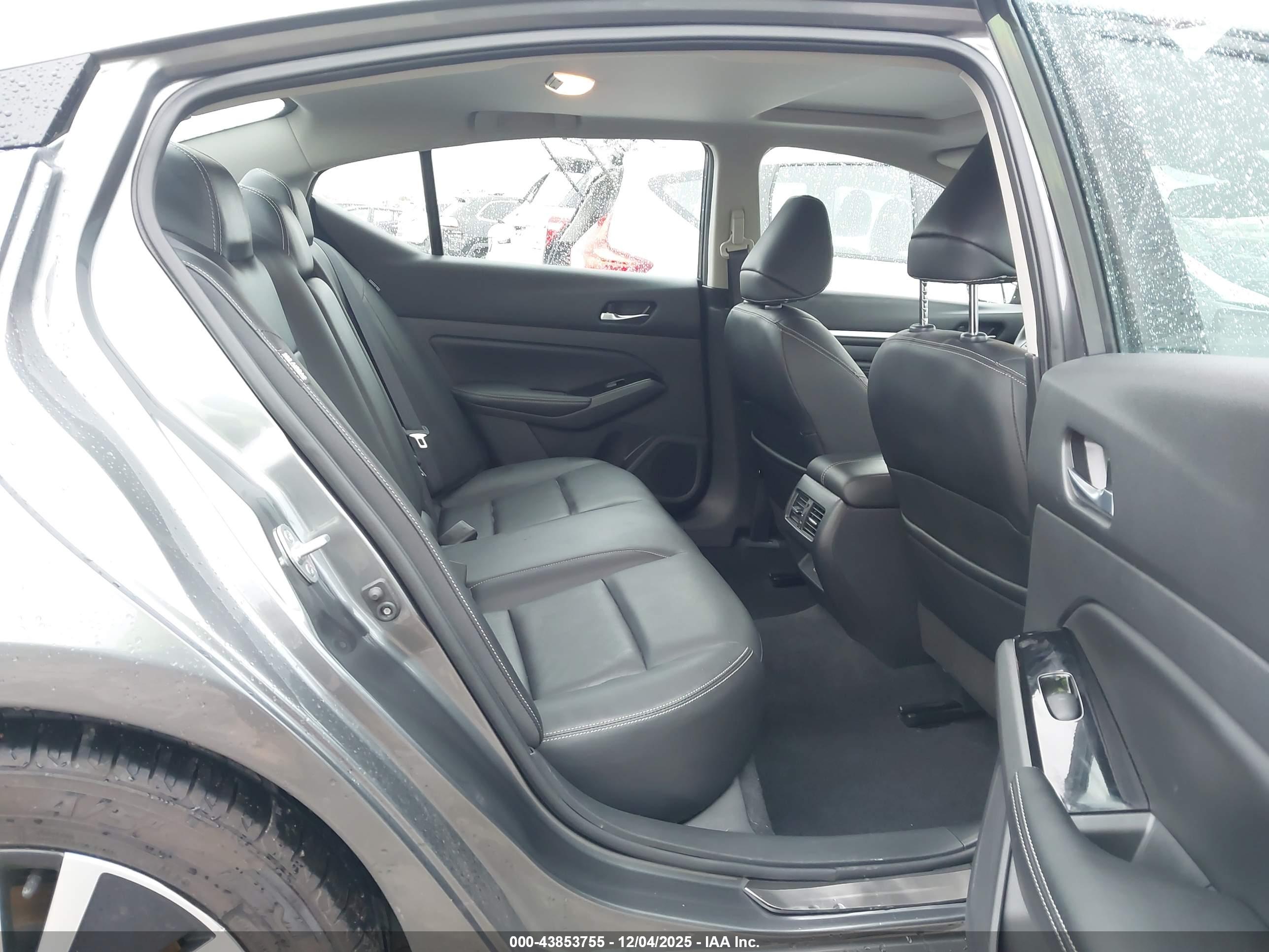 NISSAN ALTIMA image 8