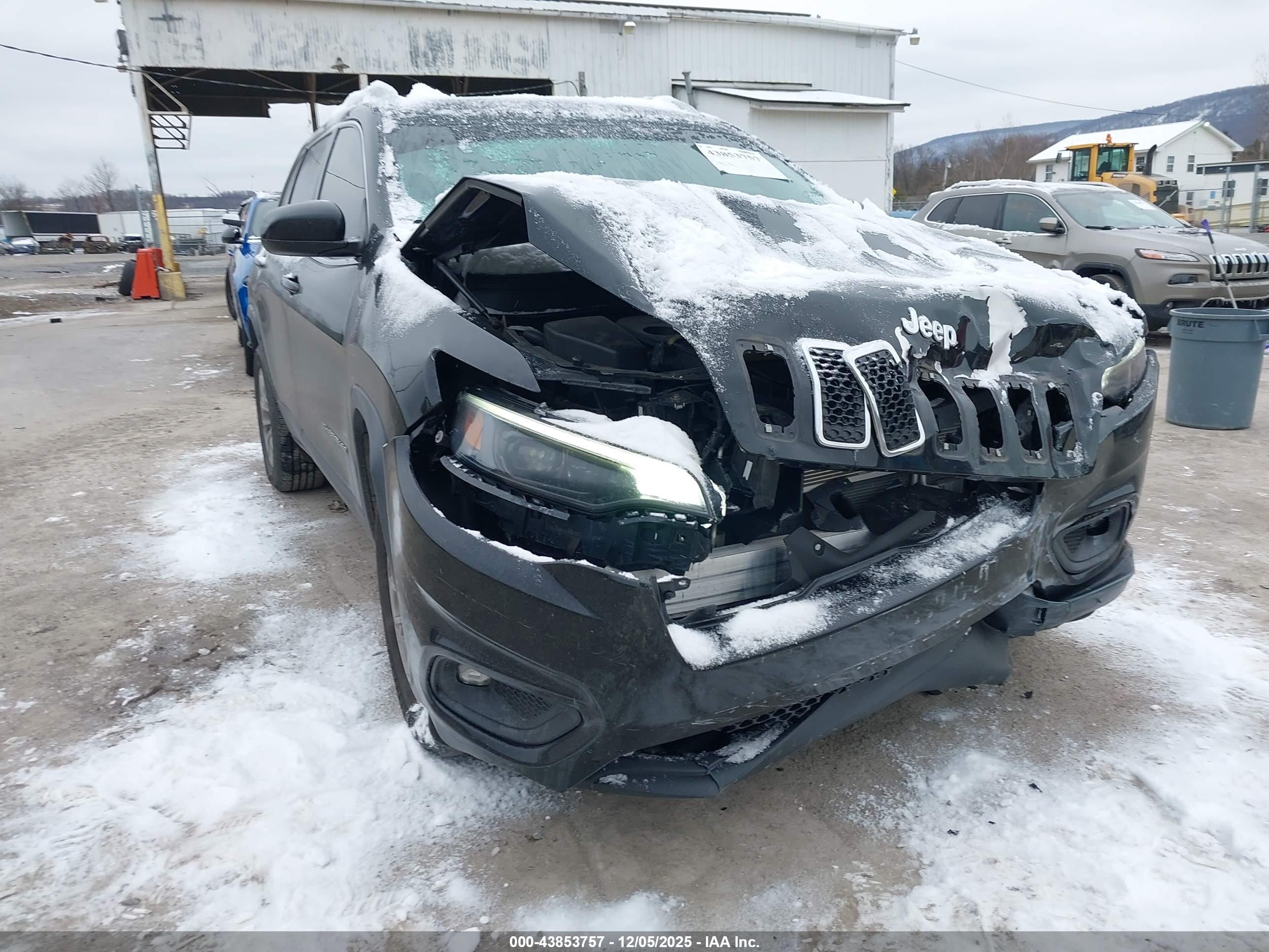 JEEP CHEROKEE image 6