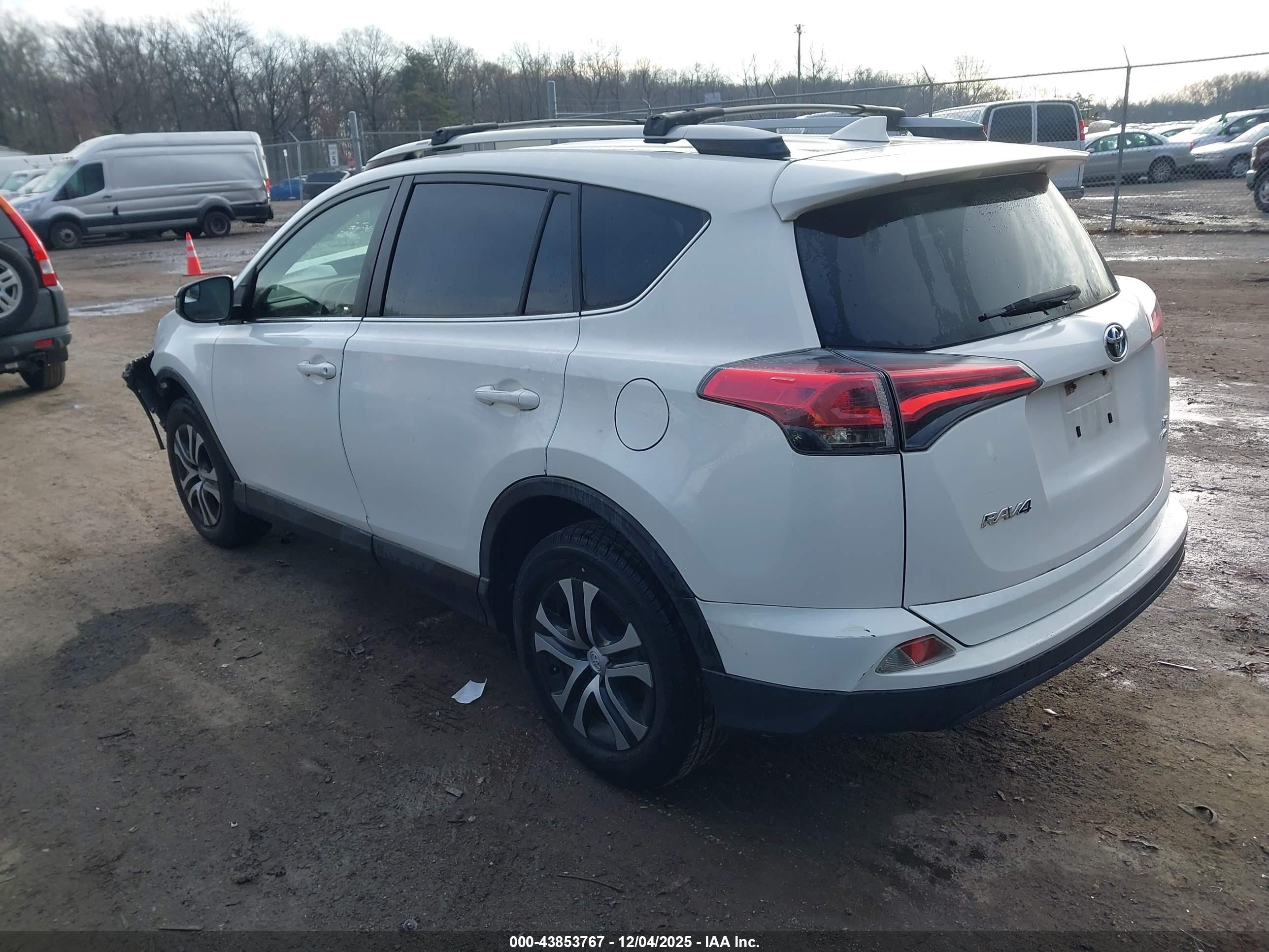 TOYOTA RAV4 image 3