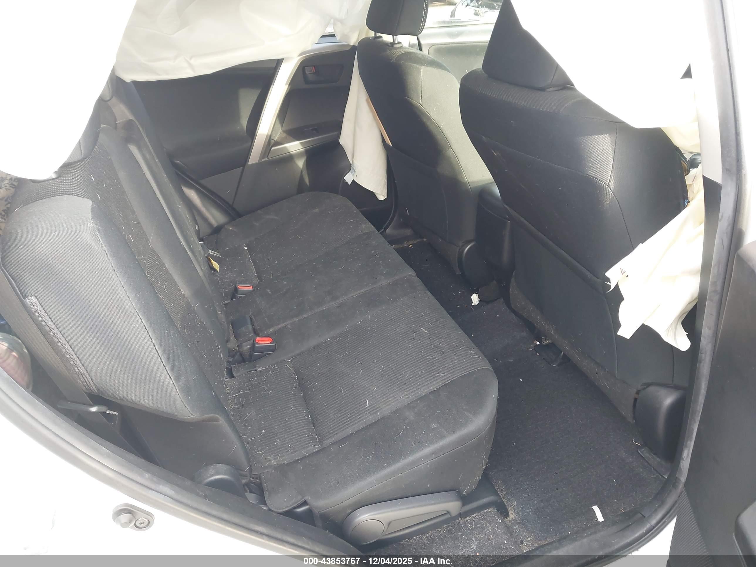 TOYOTA RAV4 image 8