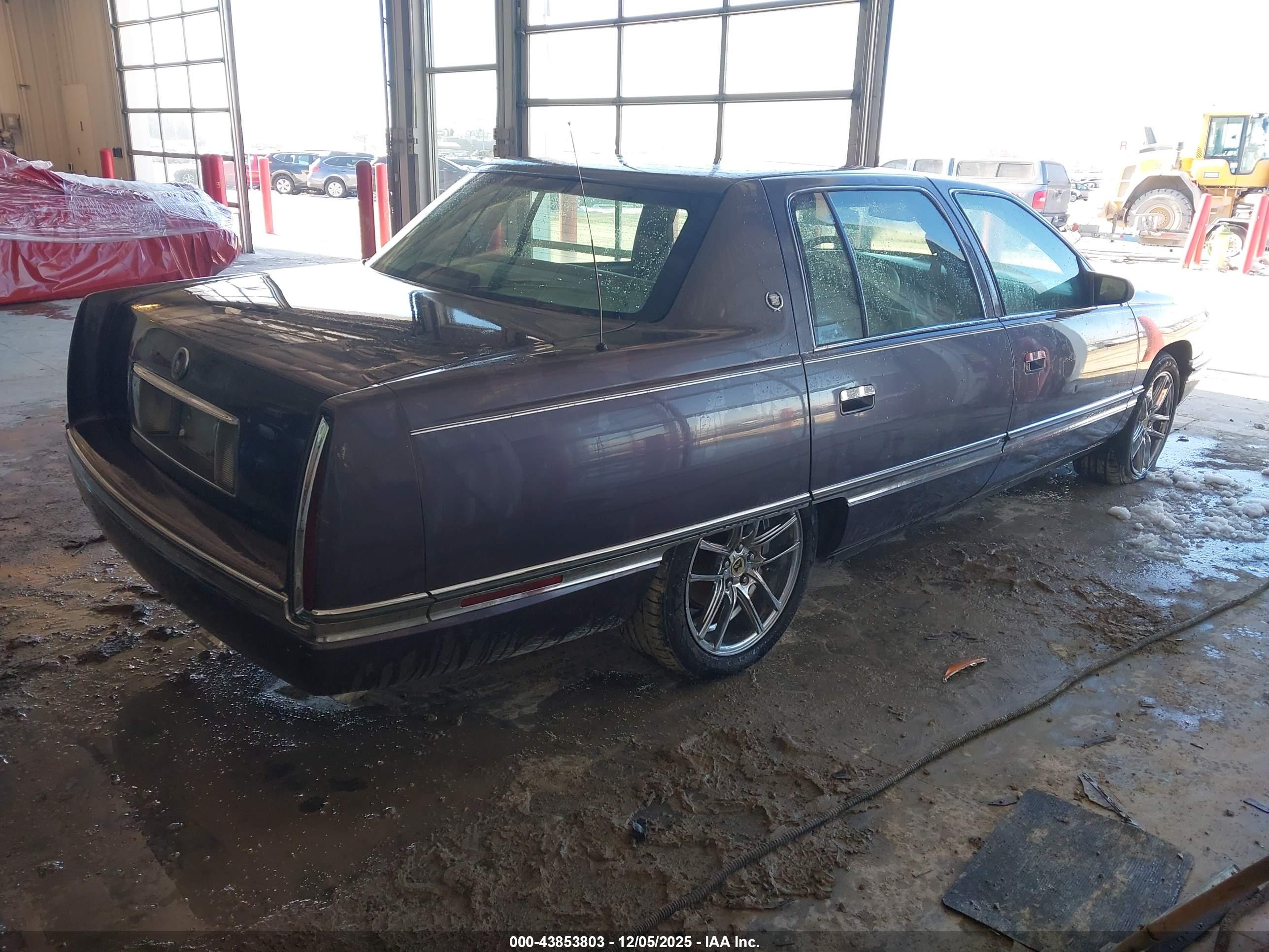 CADILLAC DEVILLE image 4