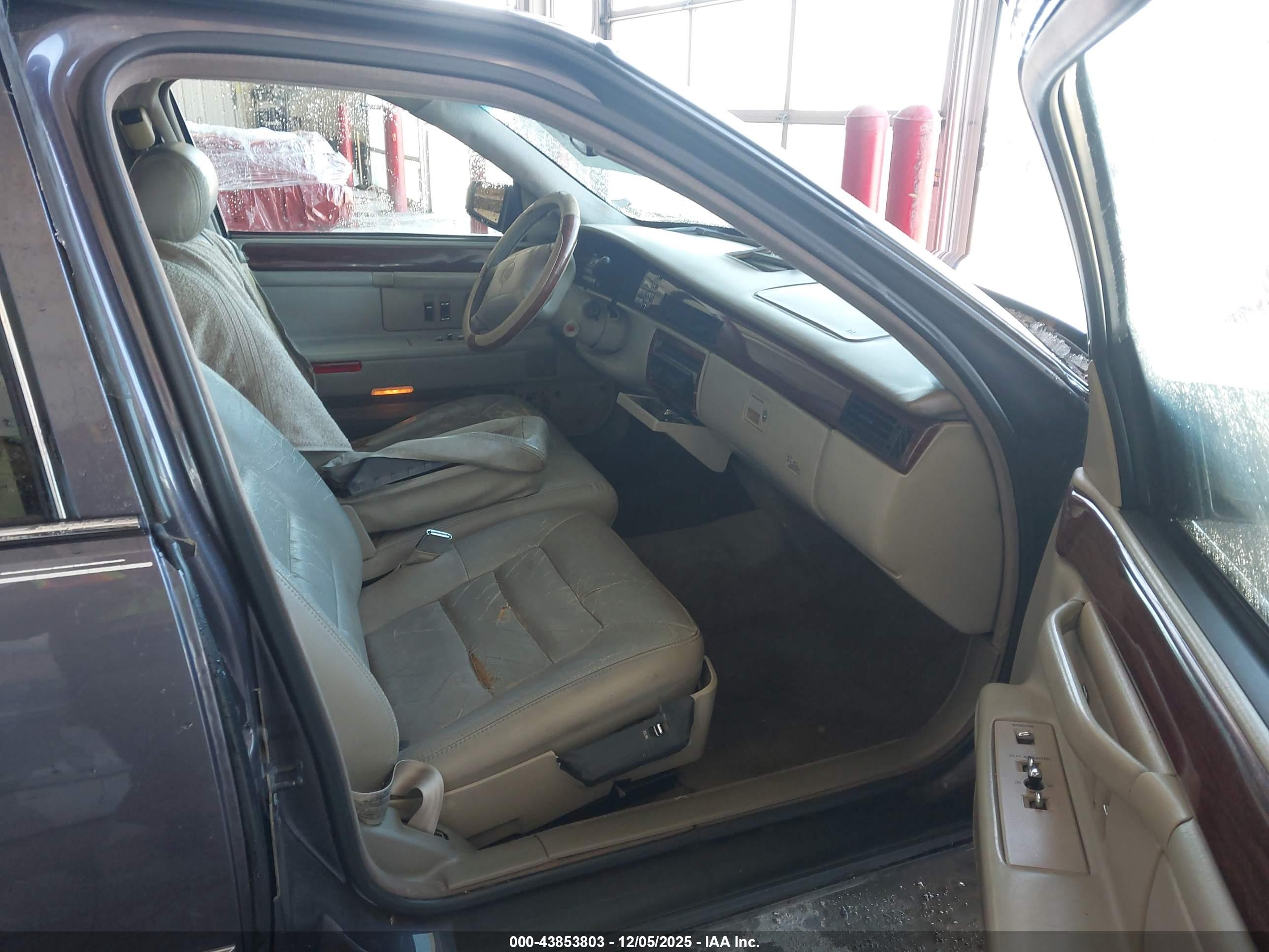 CADILLAC DEVILLE image 5
