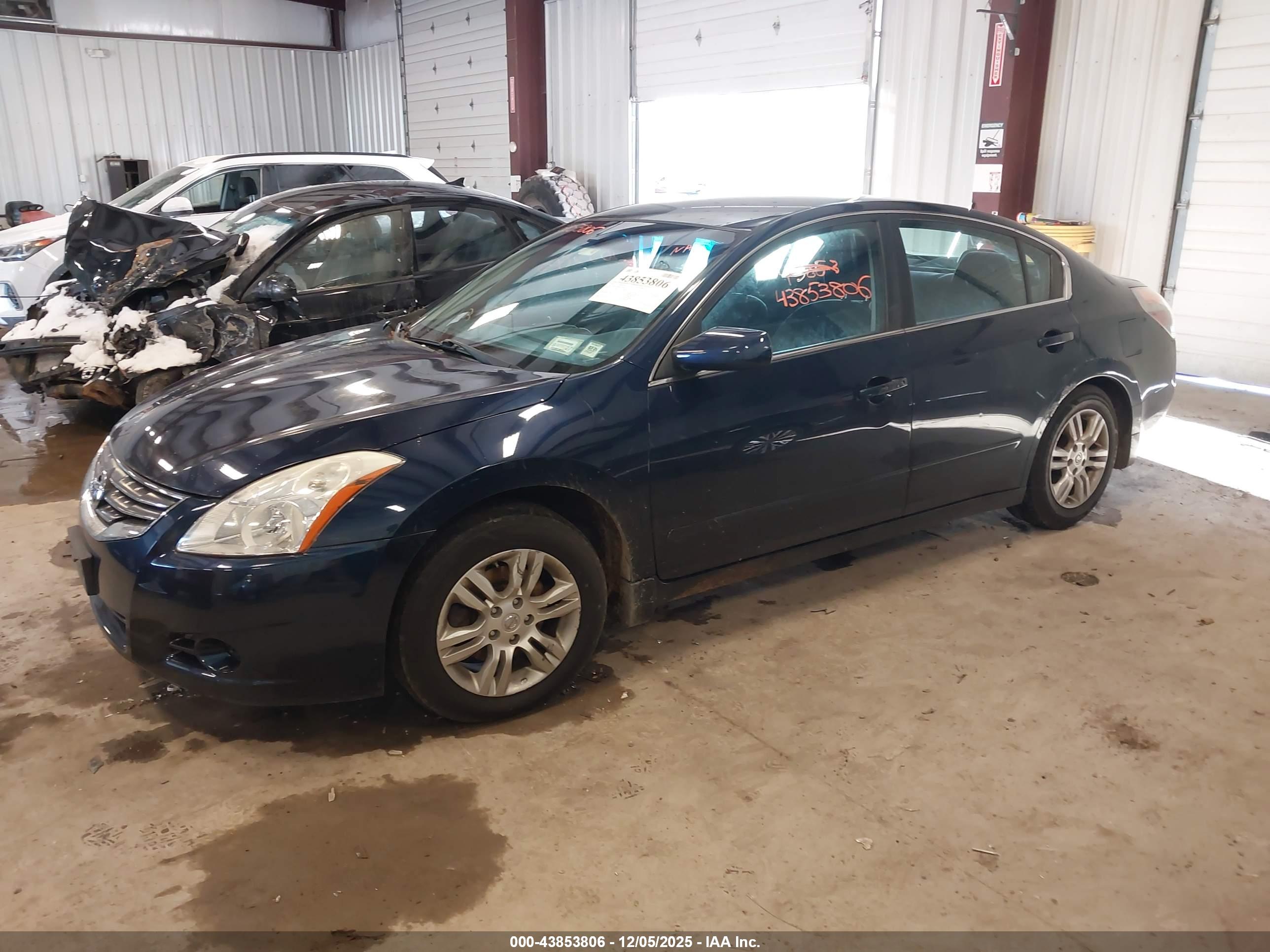NISSAN ALTIMA image 2