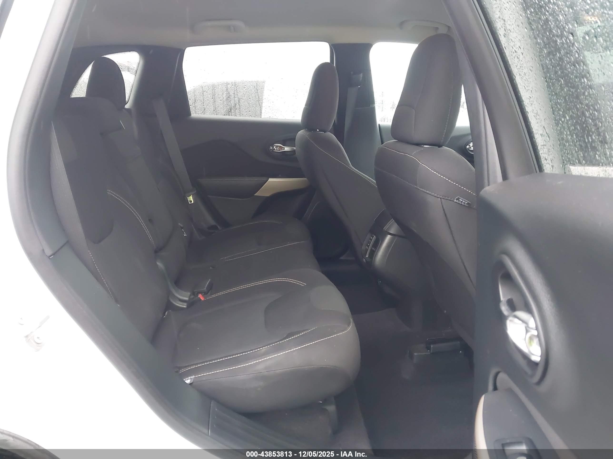 JEEP CHEROKEE image 8