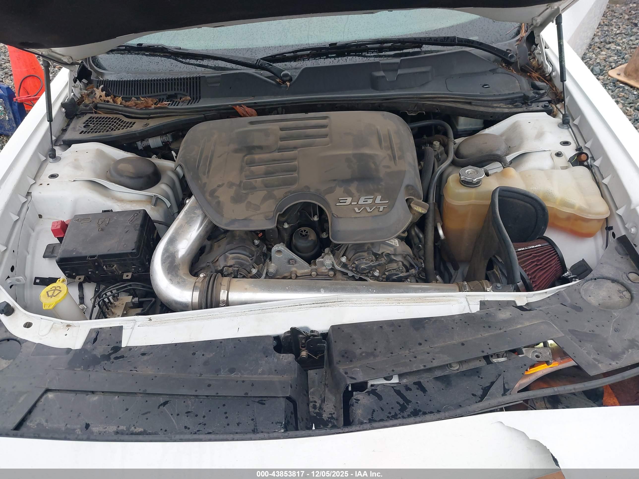 DODGE CHALLENGER image 10