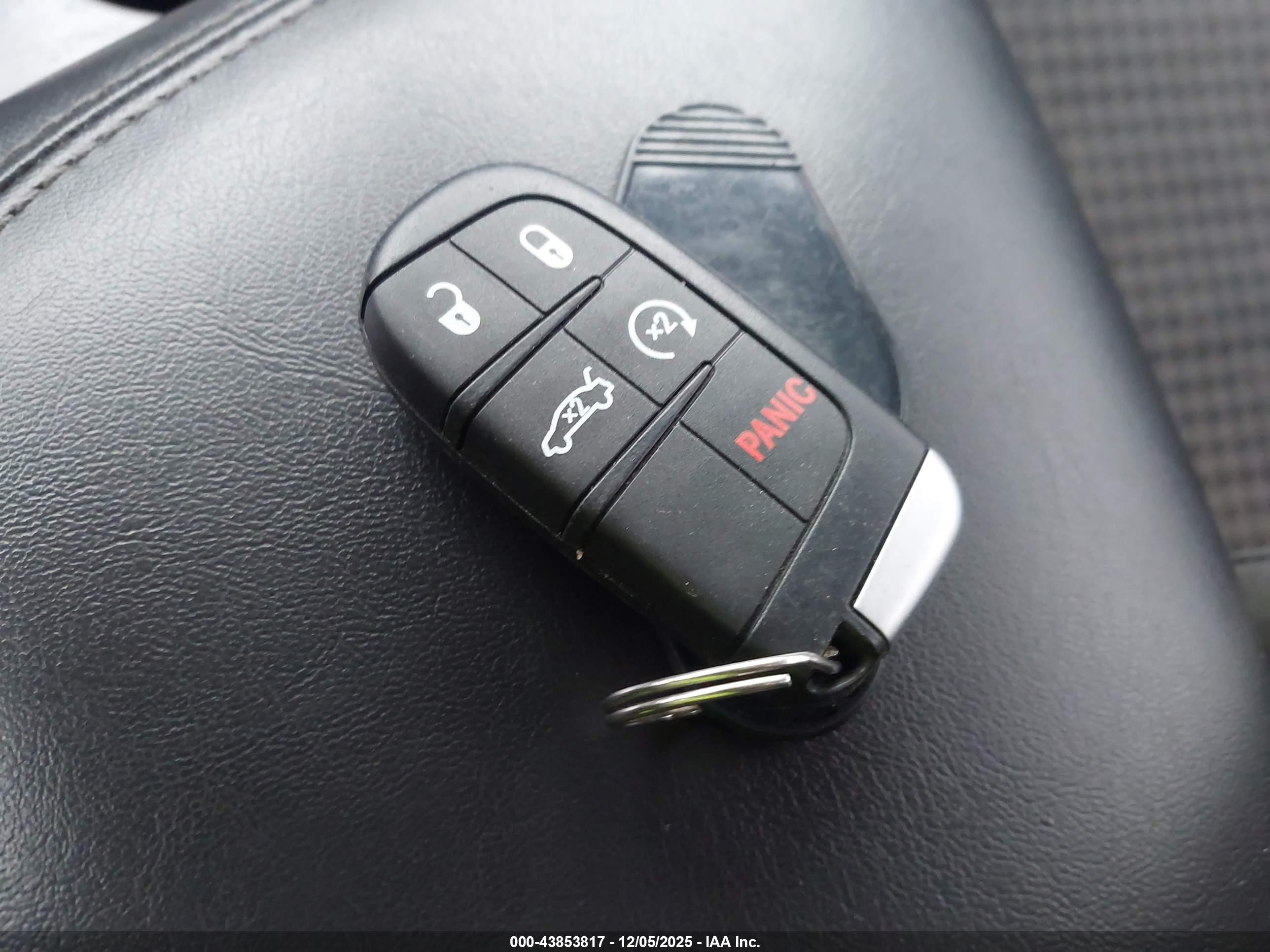 DODGE CHALLENGER image 11