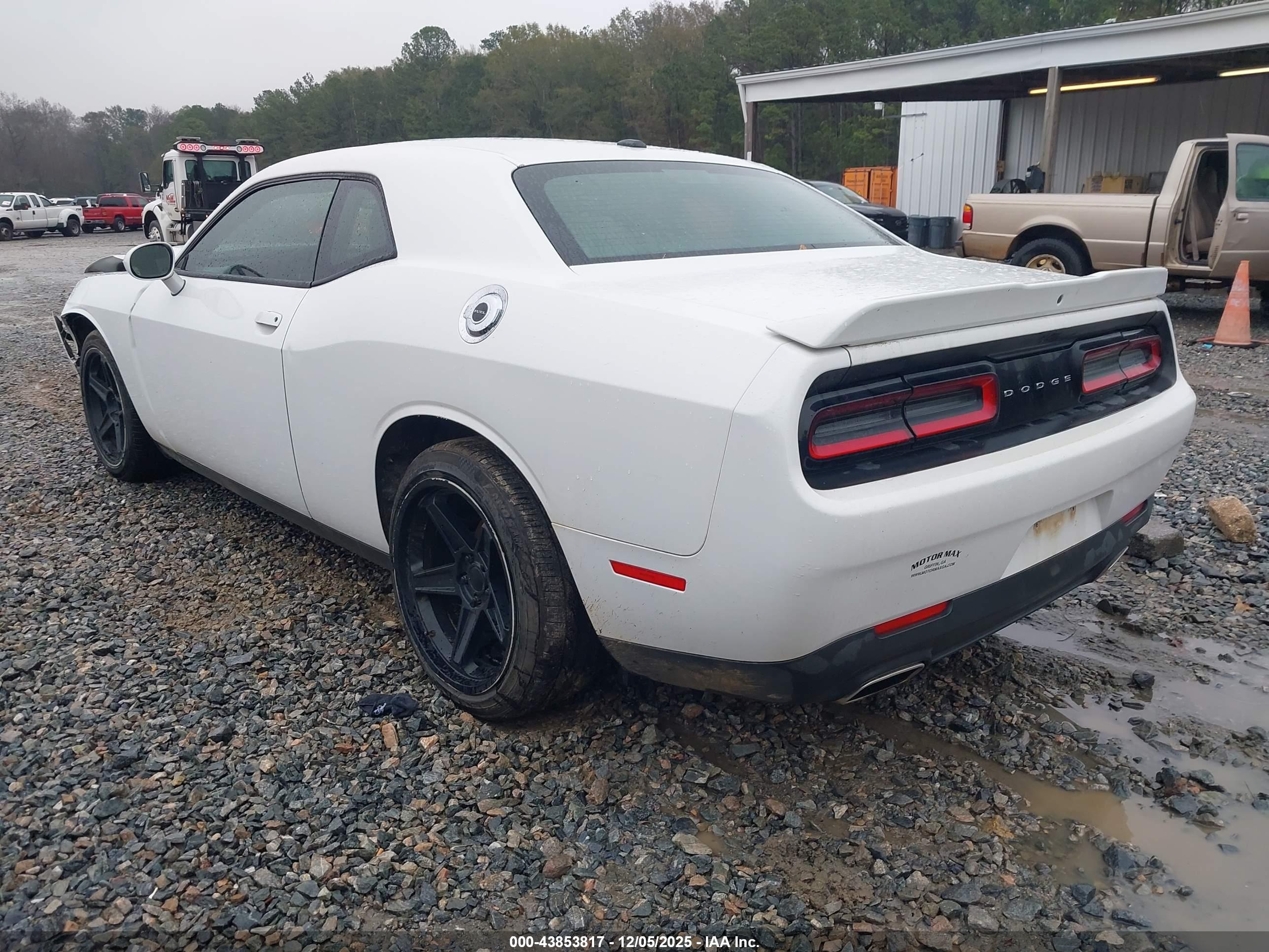 DODGE CHALLENGER image 3