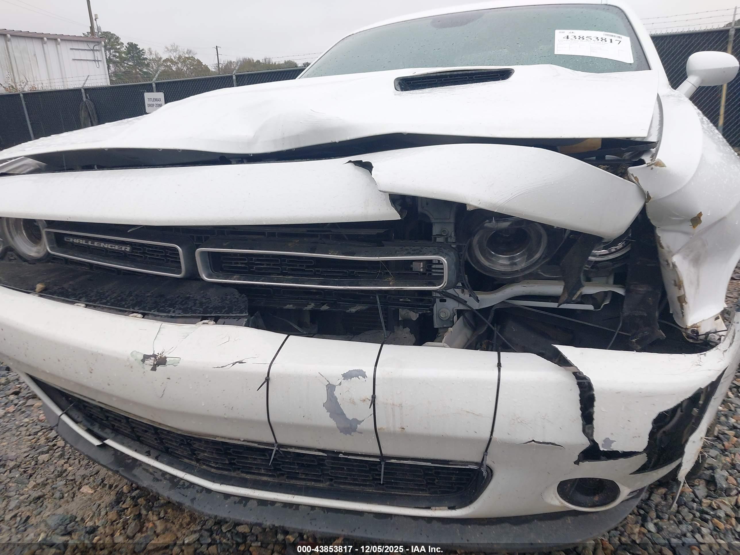 DODGE CHALLENGER image 6