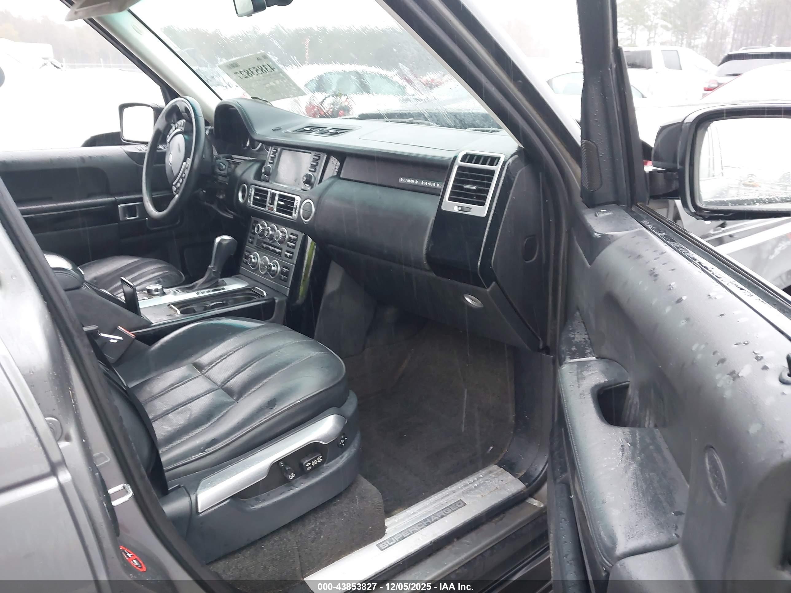 LAND ROVER image 5