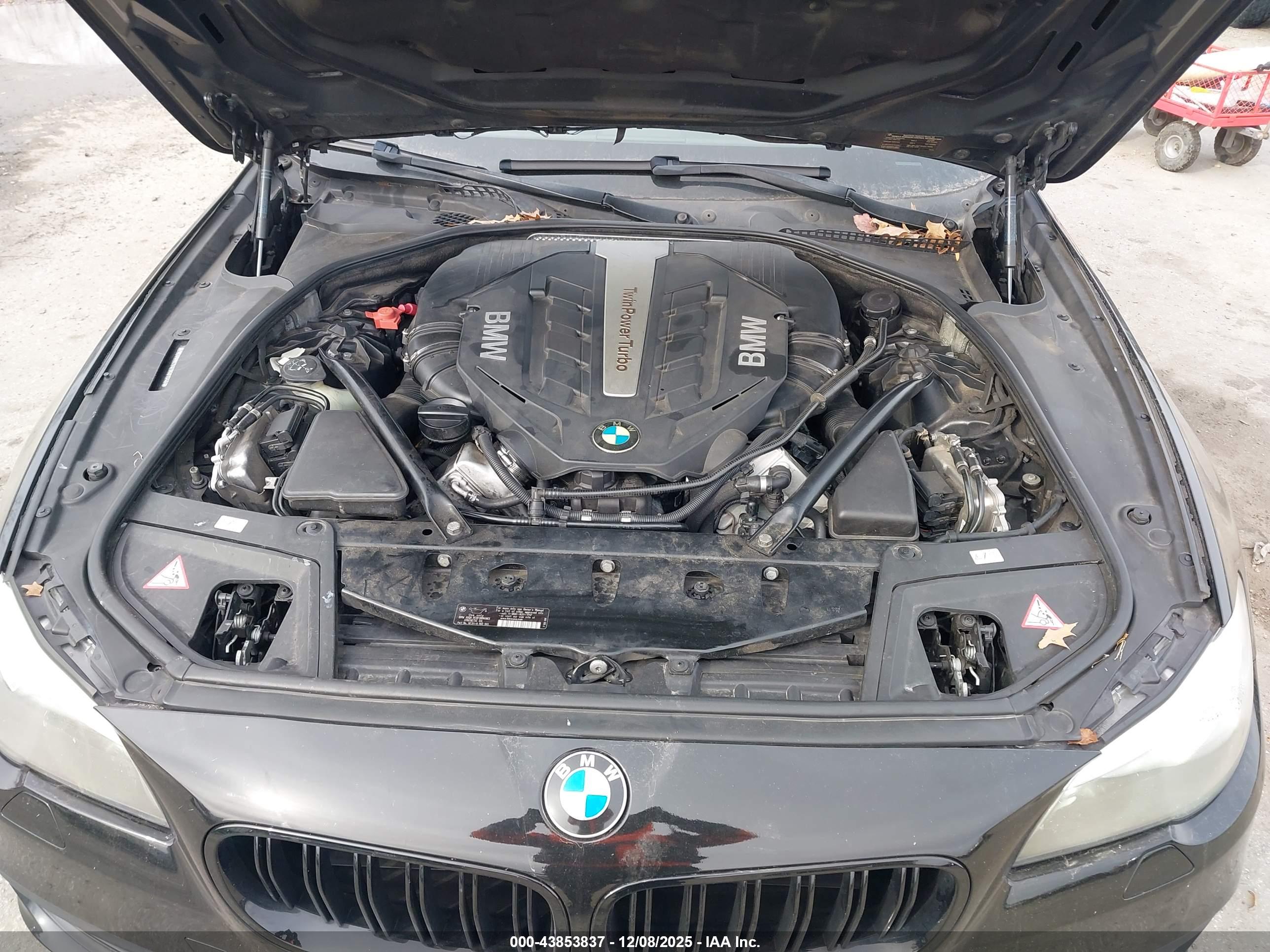 BMW 550I image 10