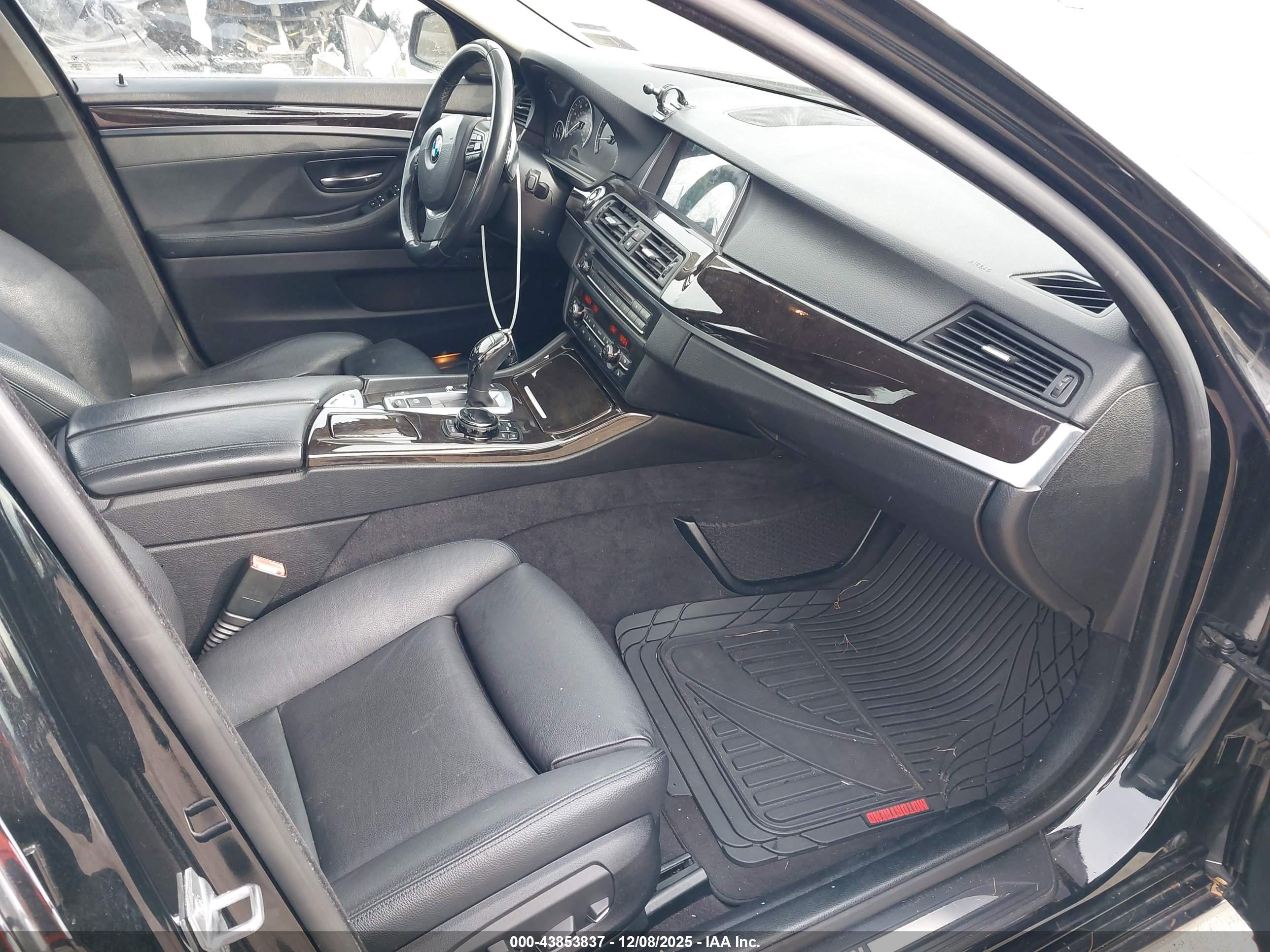 BMW 550I image 5