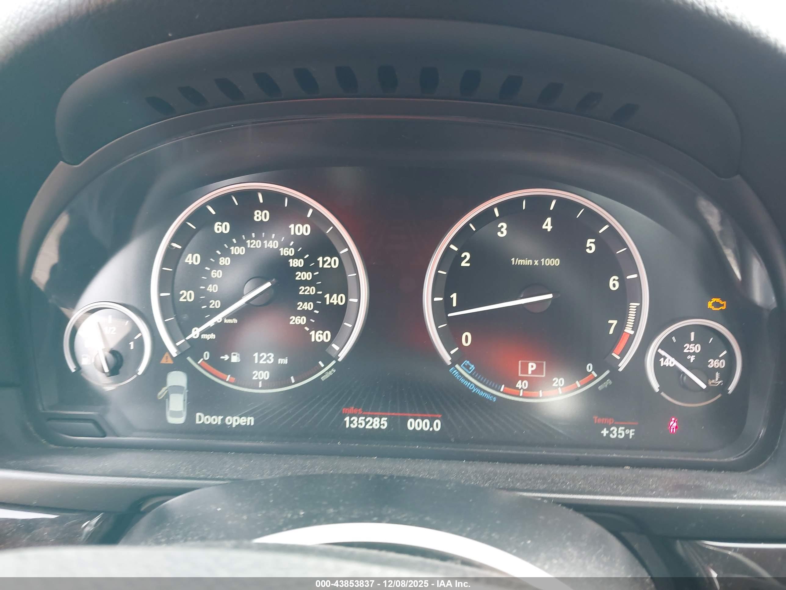 BMW 550I image 7