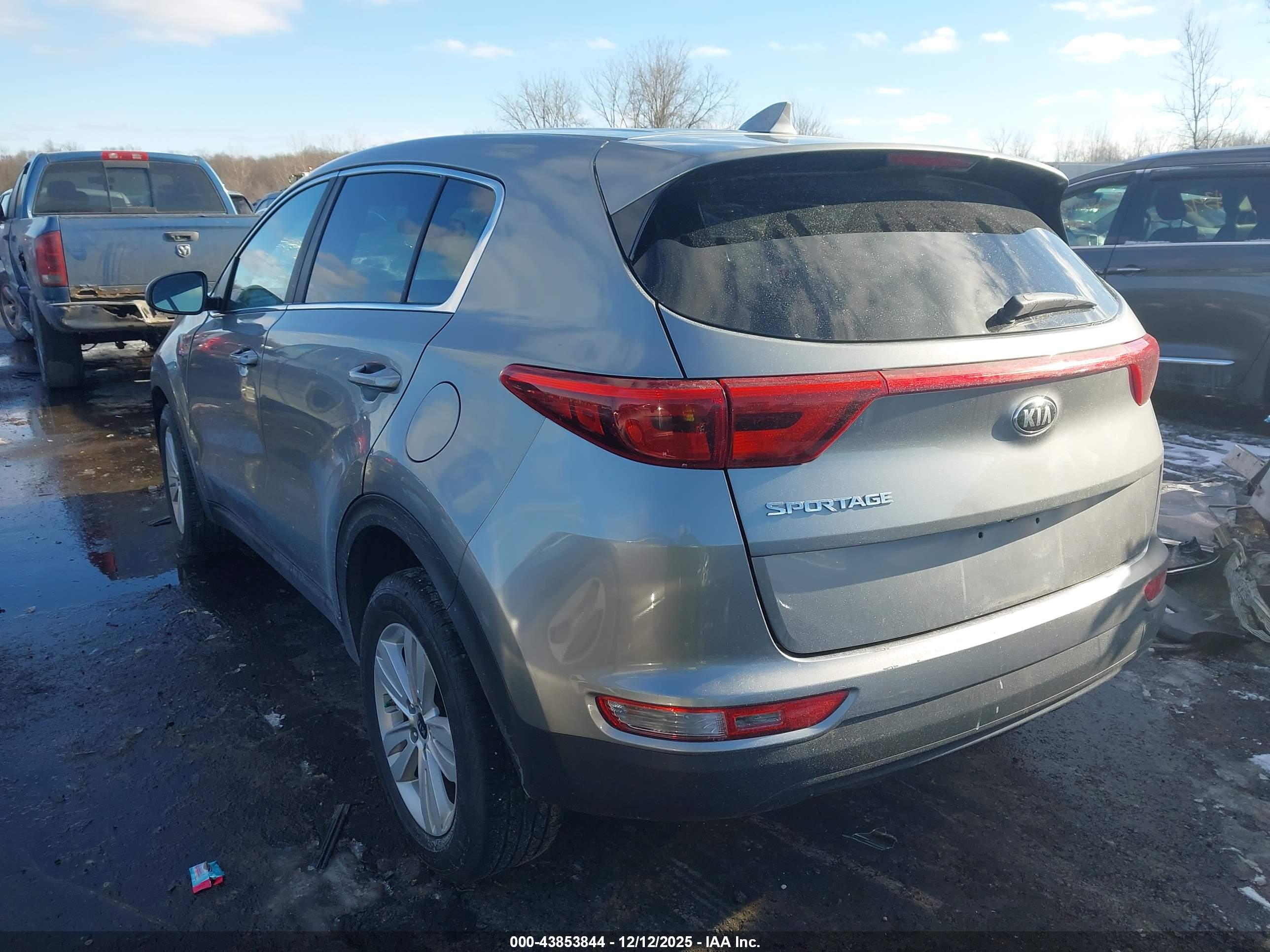 KIA SPORTAGE image 3