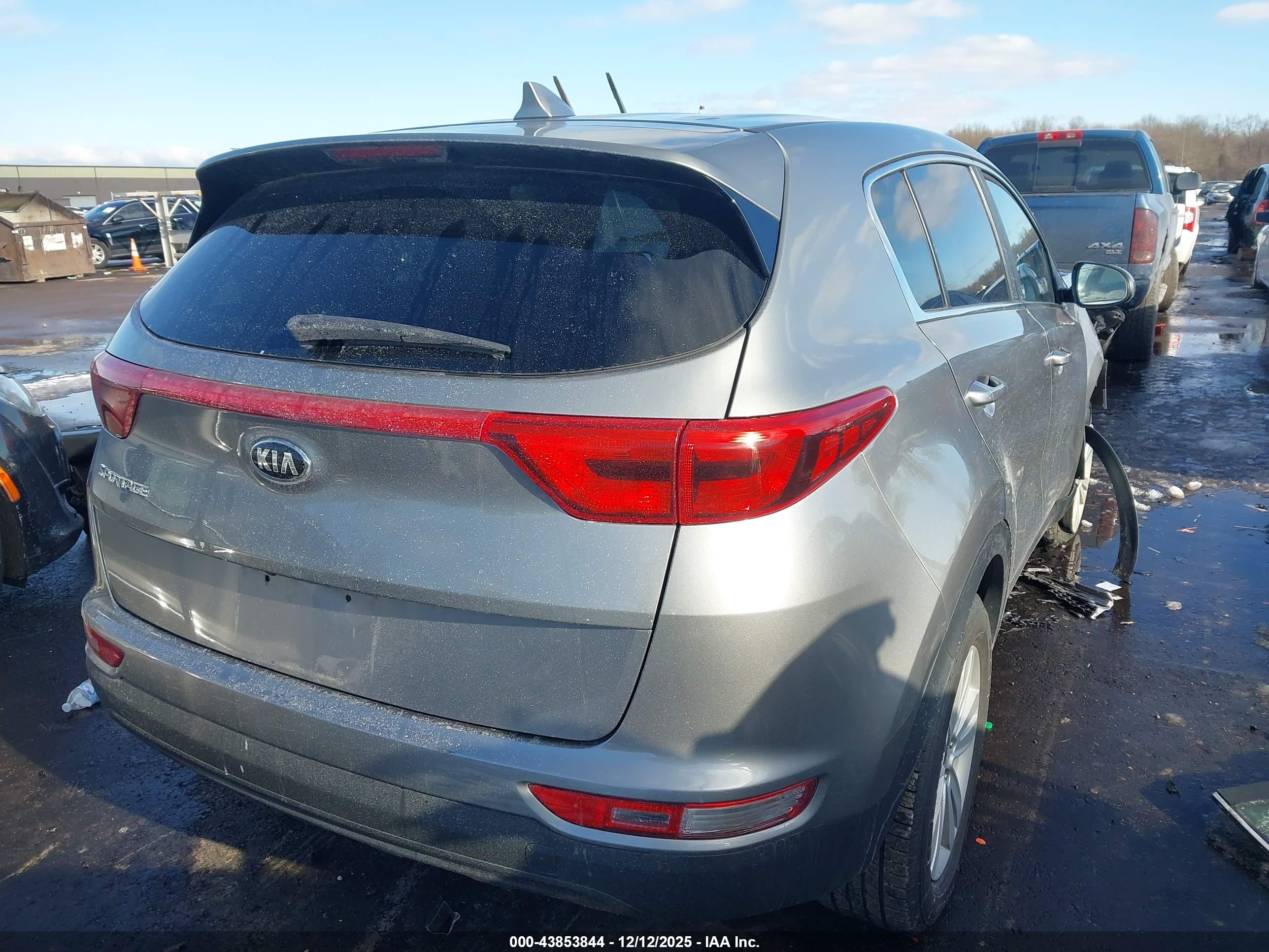 KIA SPORTAGE image 4