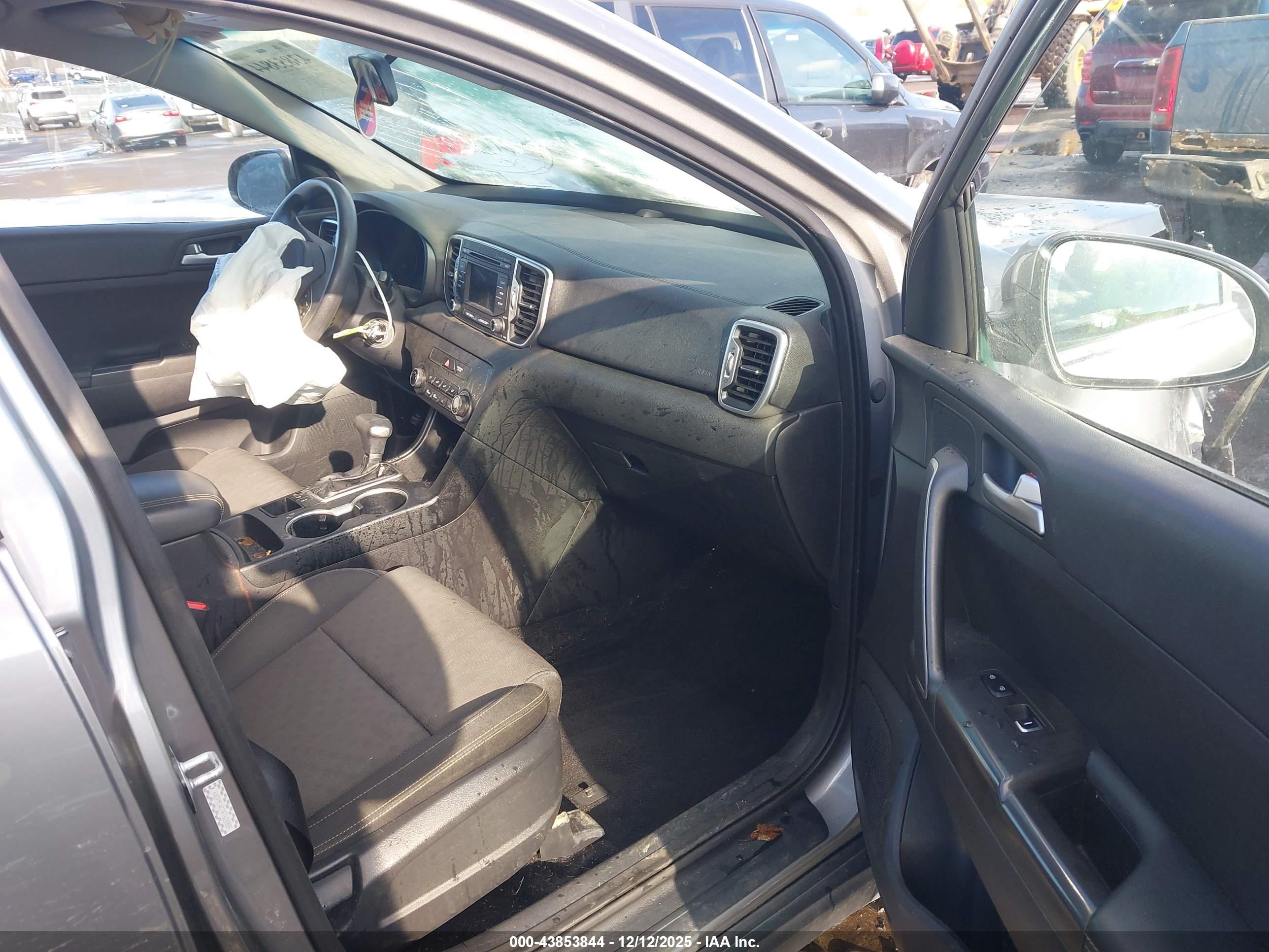 KIA SPORTAGE image 5