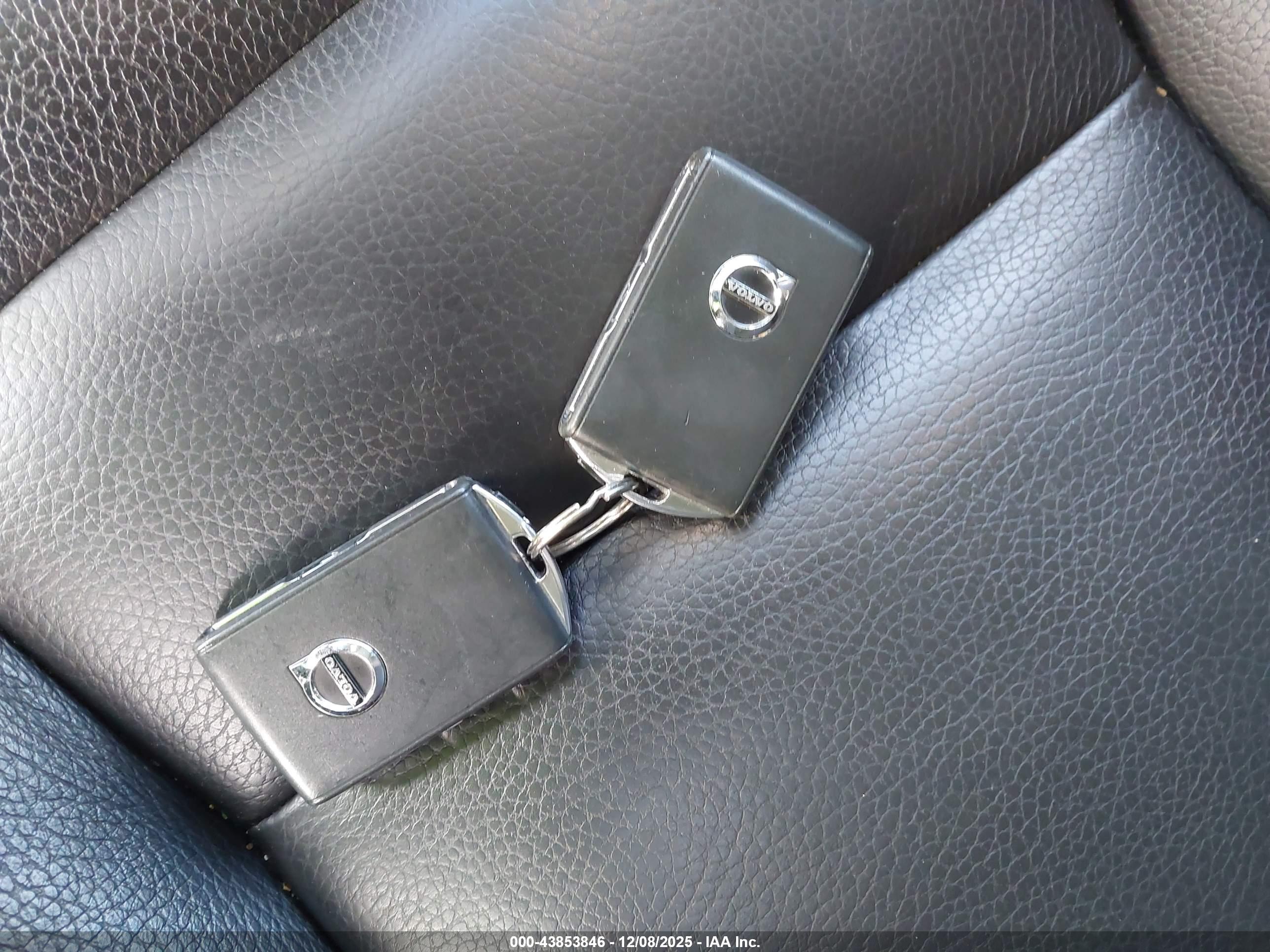 VOLVO XC90 image 11