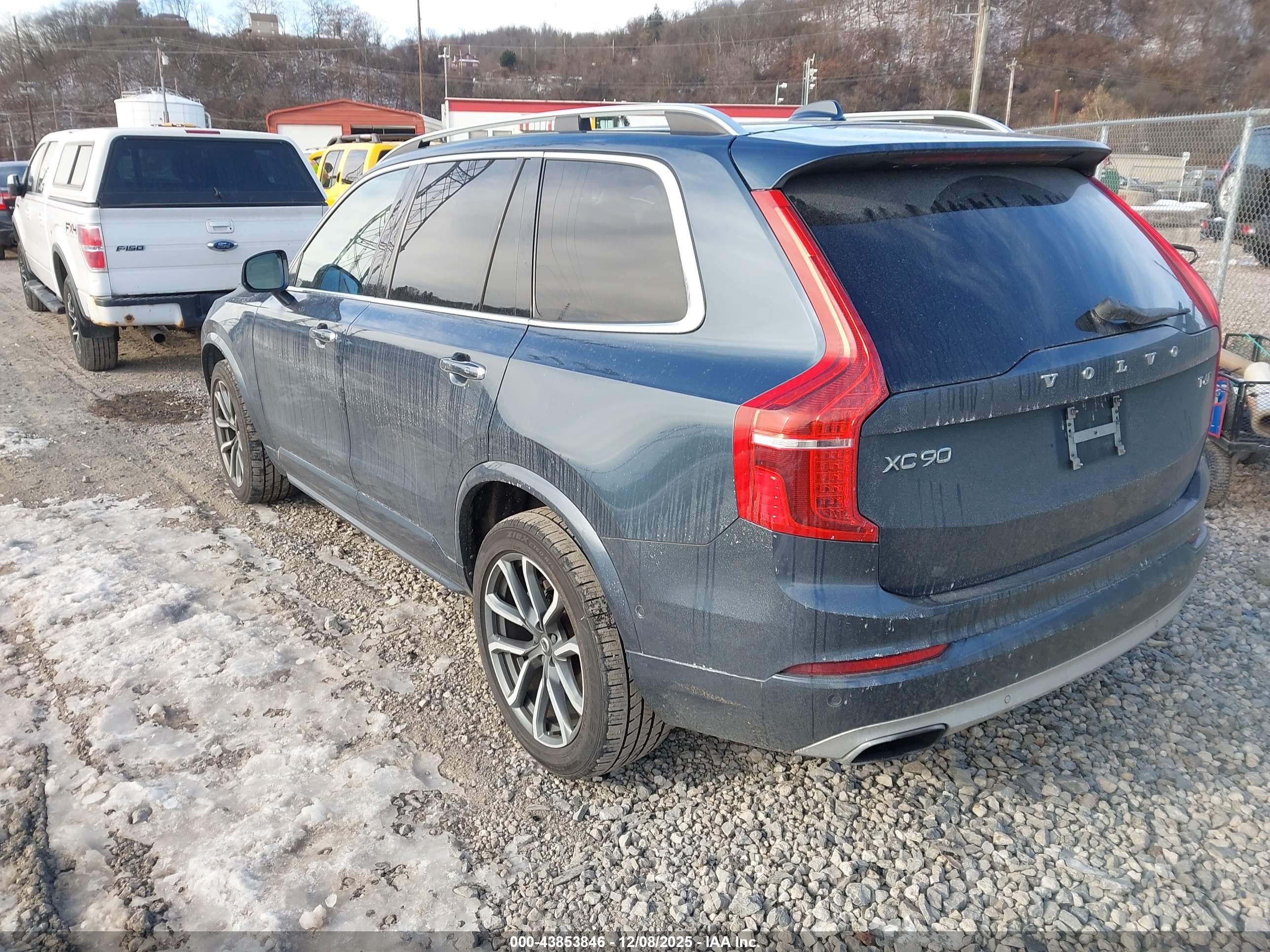 VOLVO XC90 image 3