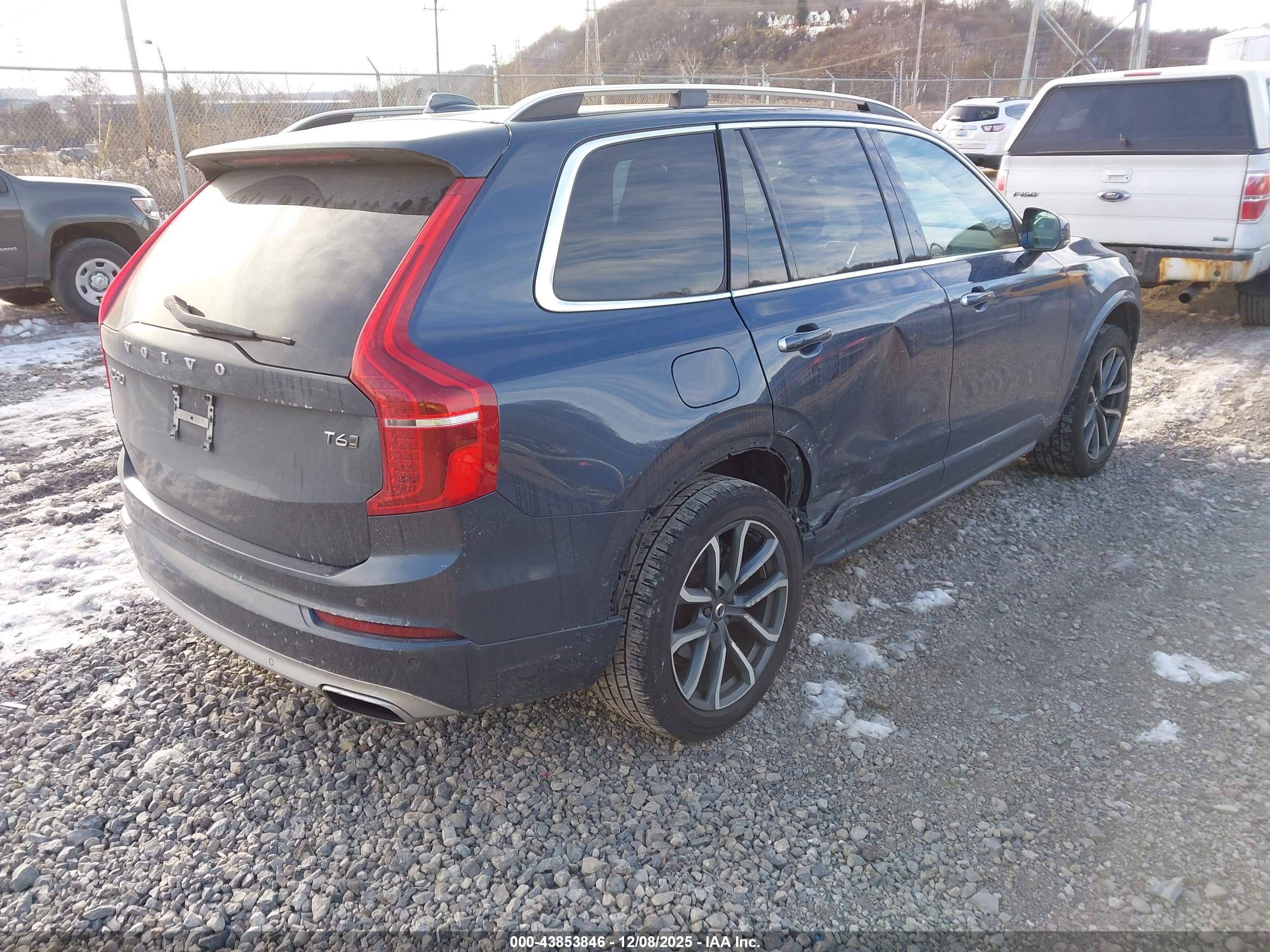 VOLVO XC90 image 4