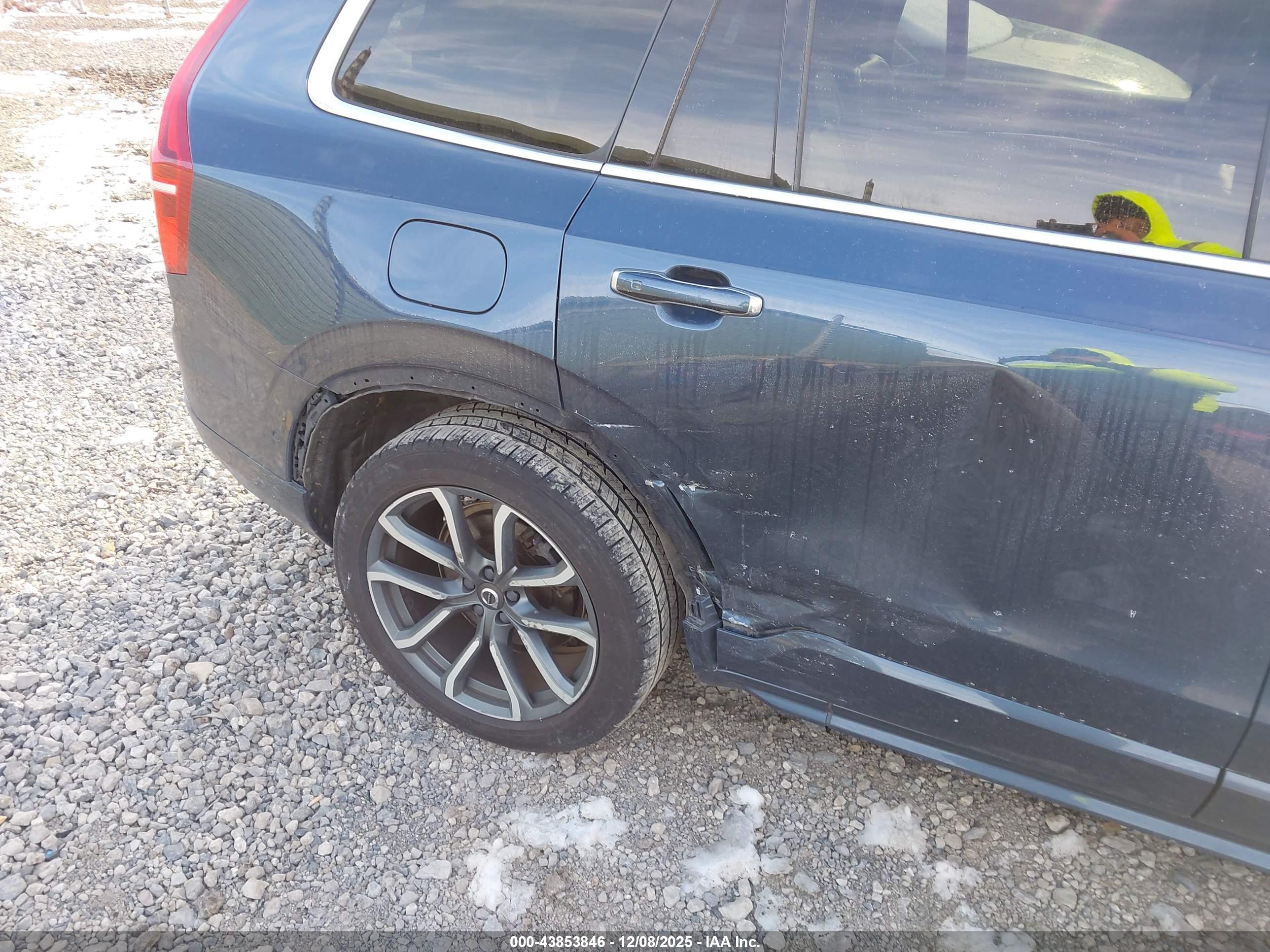 VOLVO XC90 image 6