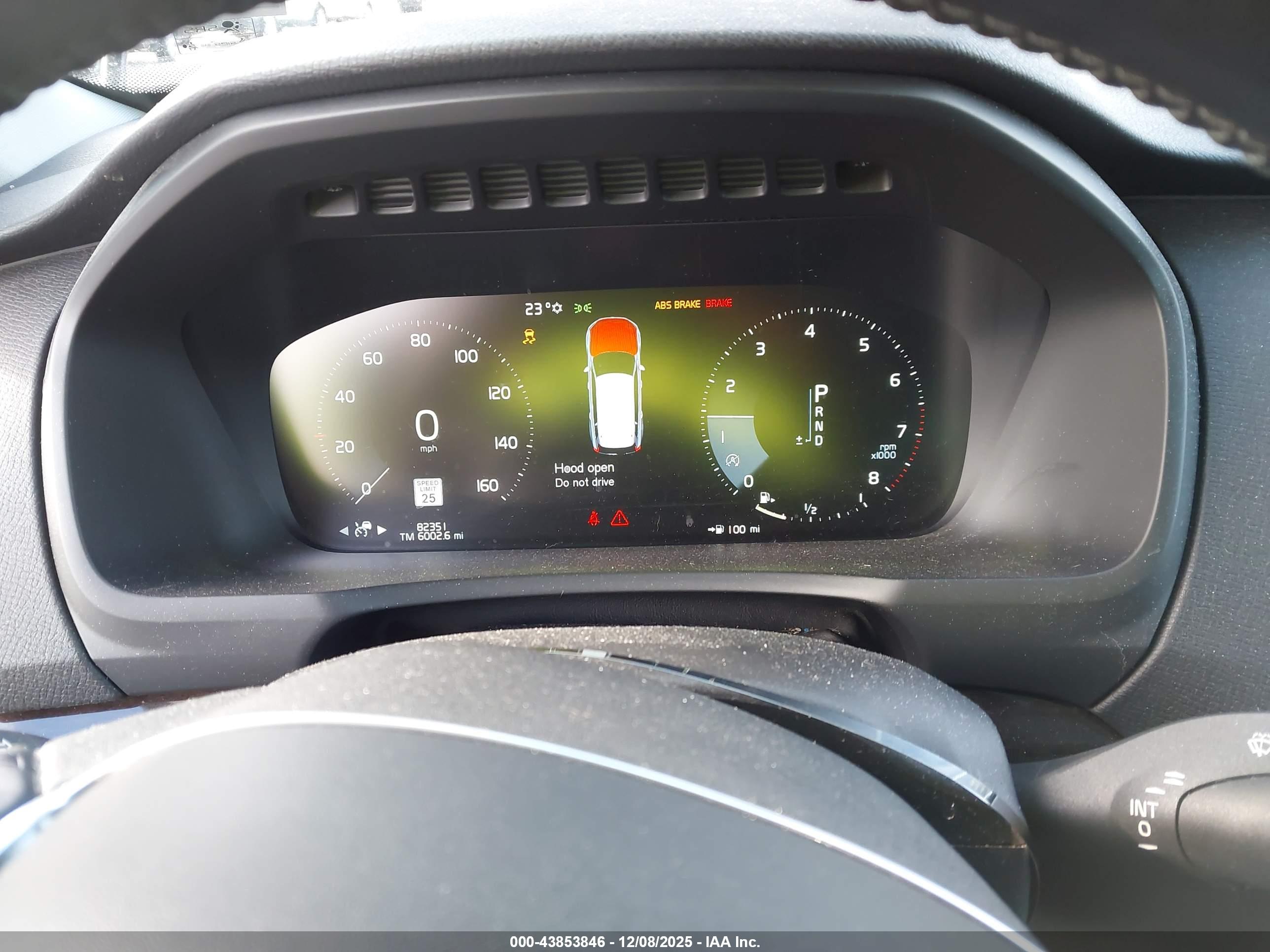 VOLVO XC90 image 7