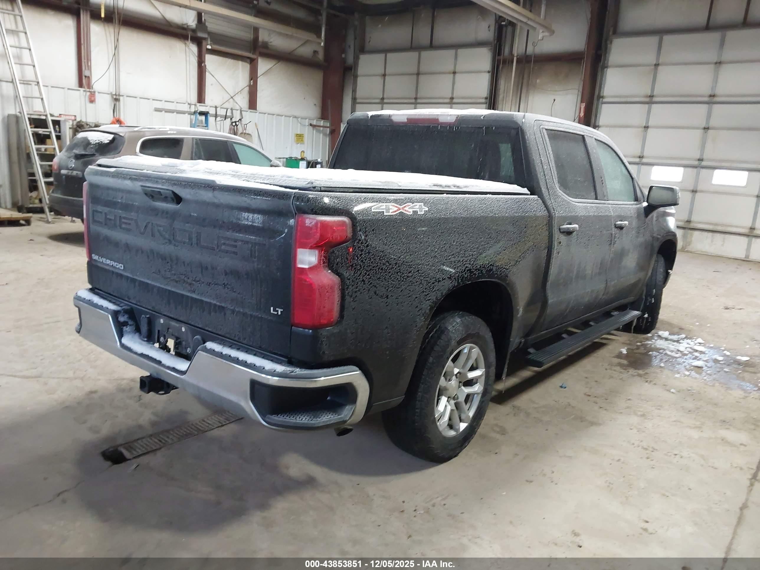 CHEVROLET SILVERADO image 4