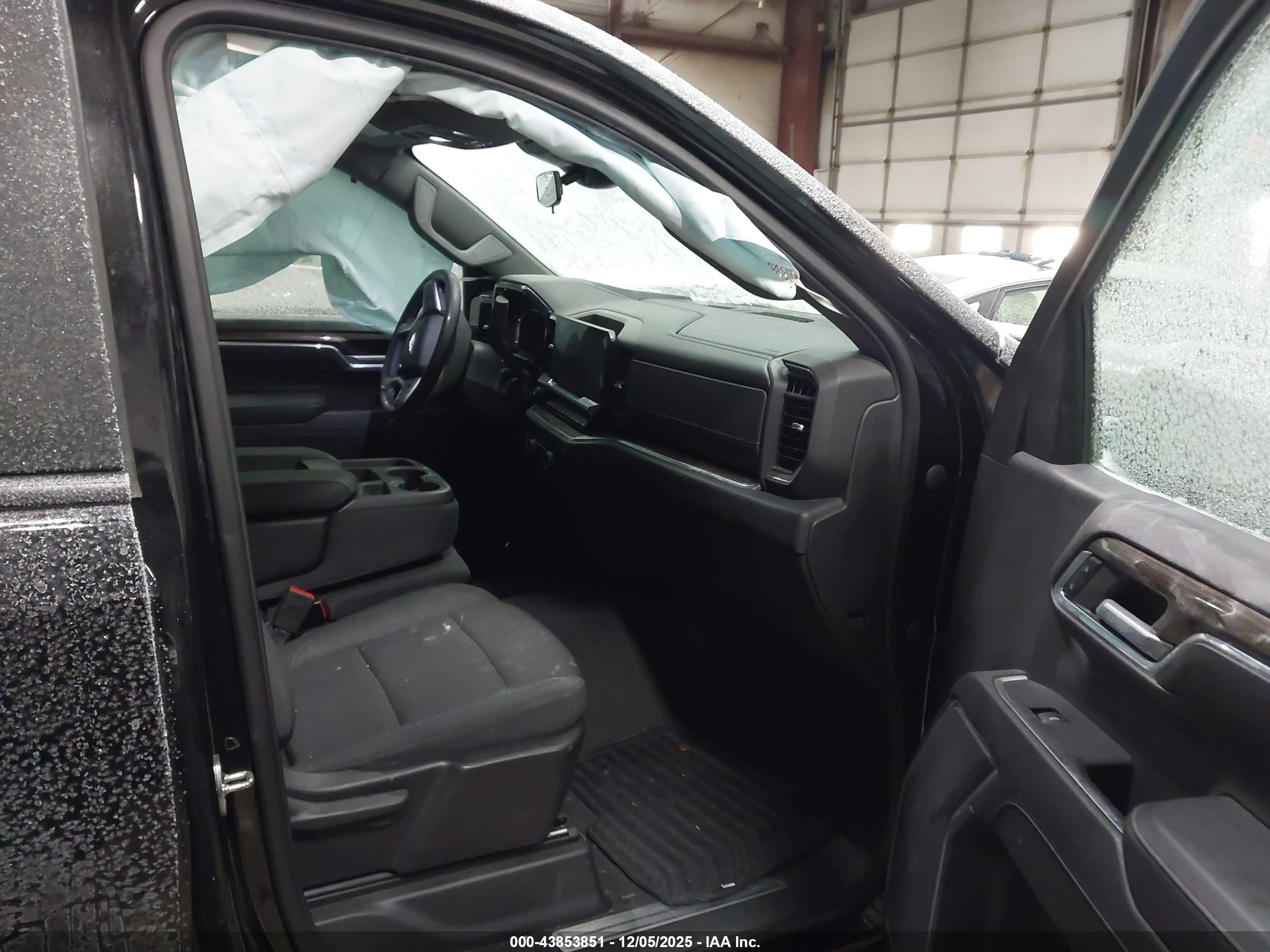 CHEVROLET SILVERADO image 5