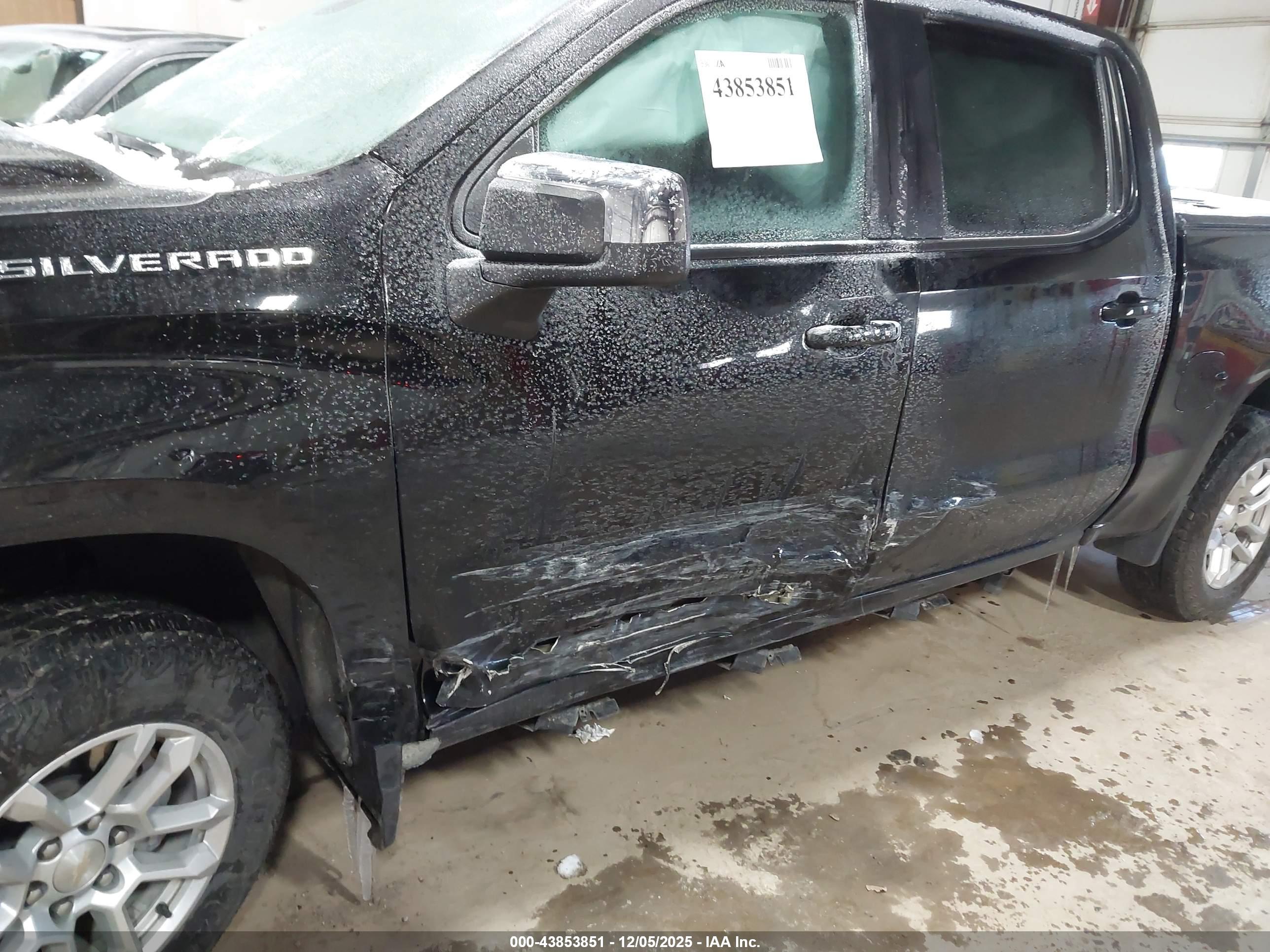 CHEVROLET SILVERADO image 6