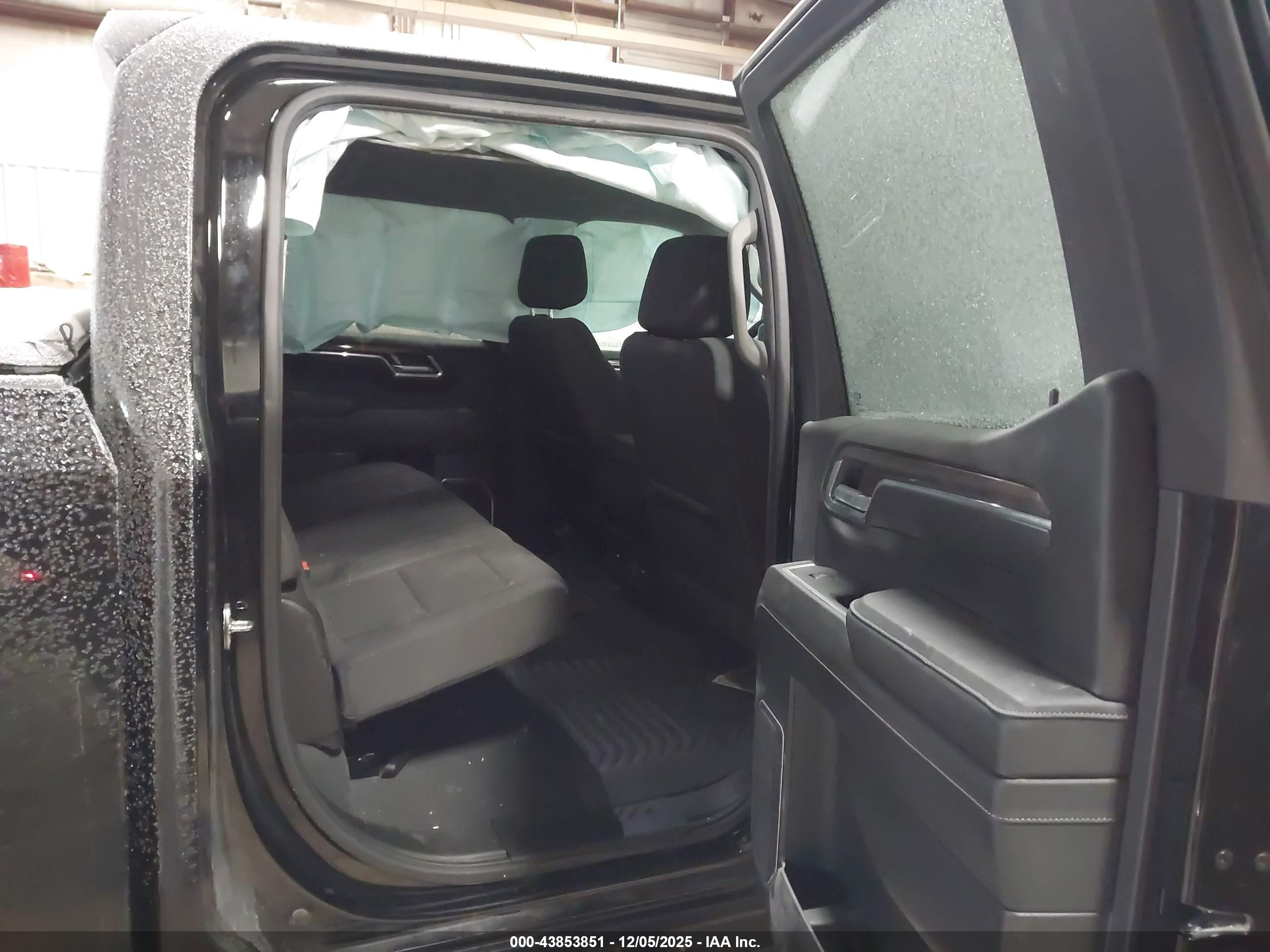 CHEVROLET SILVERADO image 8