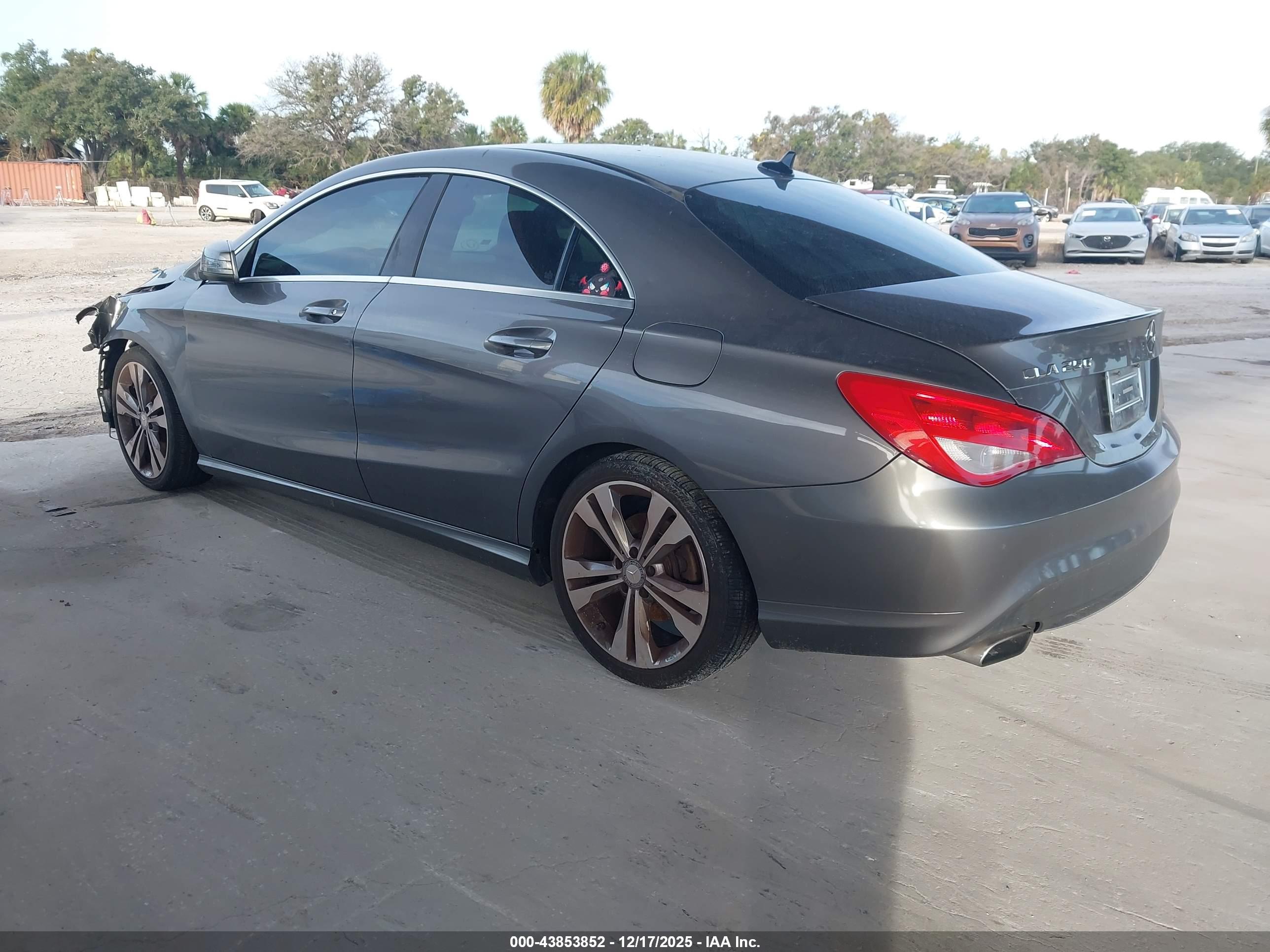 MERCEDES-BENZ CLA image 3