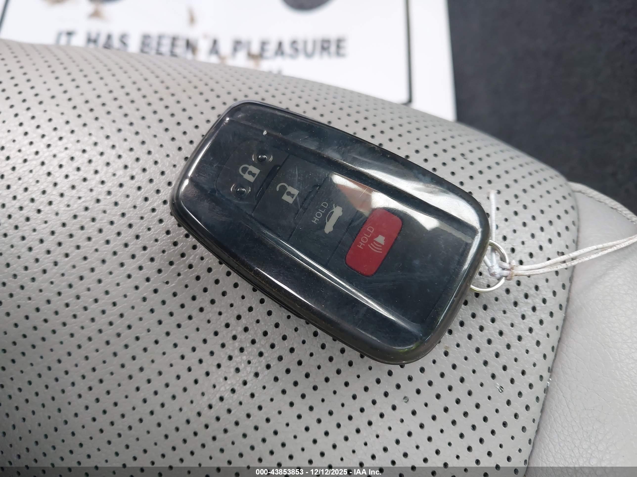 TOYOTA CAMRY image 11