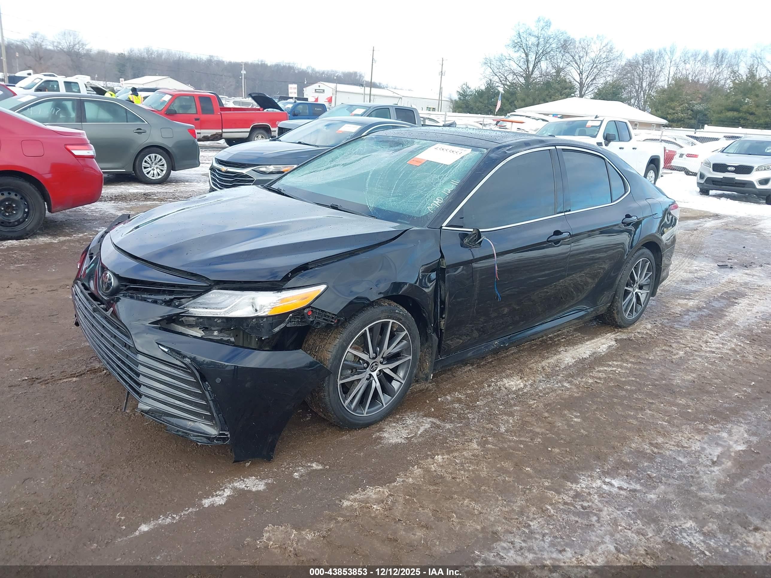 TOYOTA CAMRY image 2