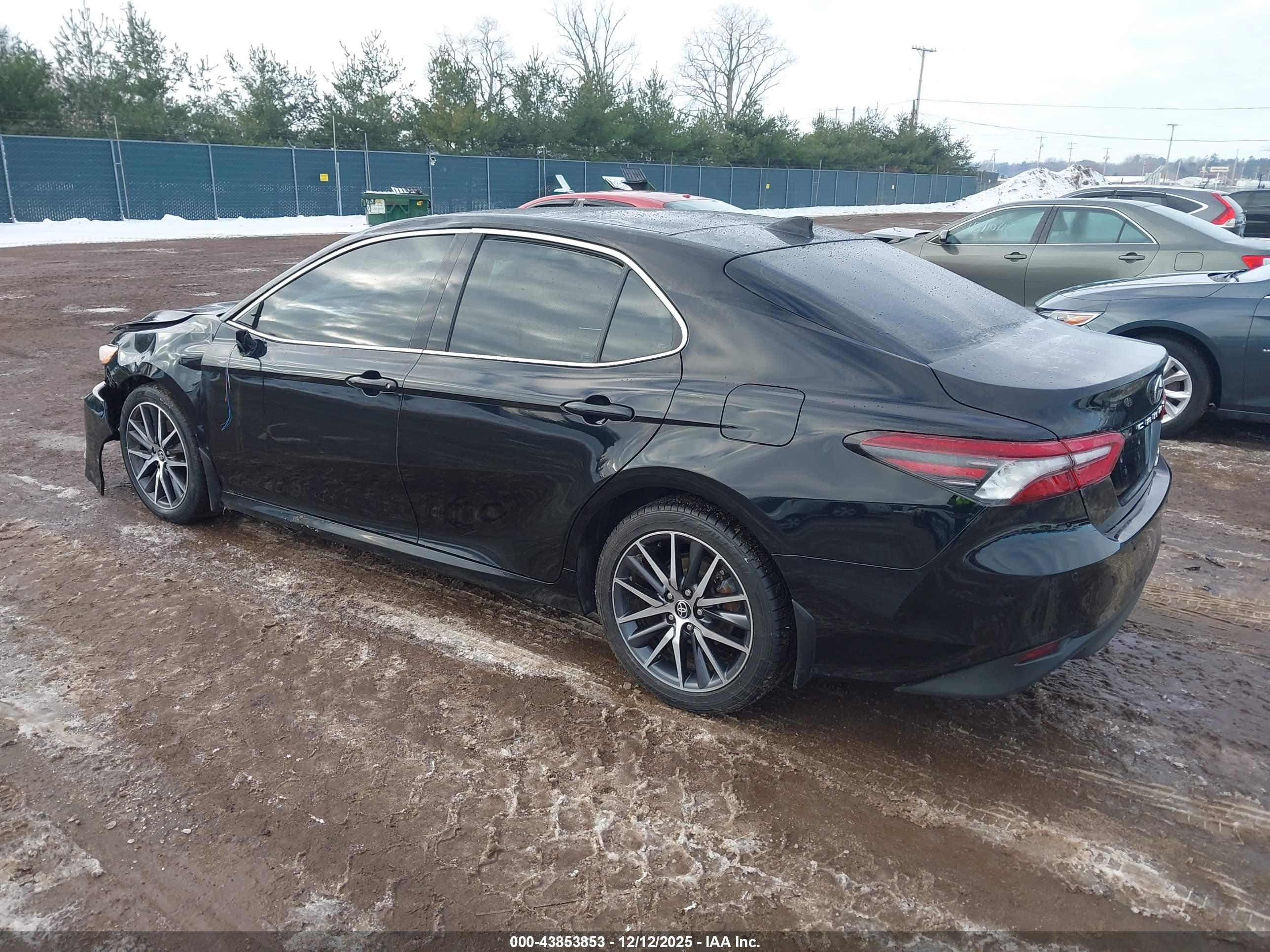 TOYOTA CAMRY image 3