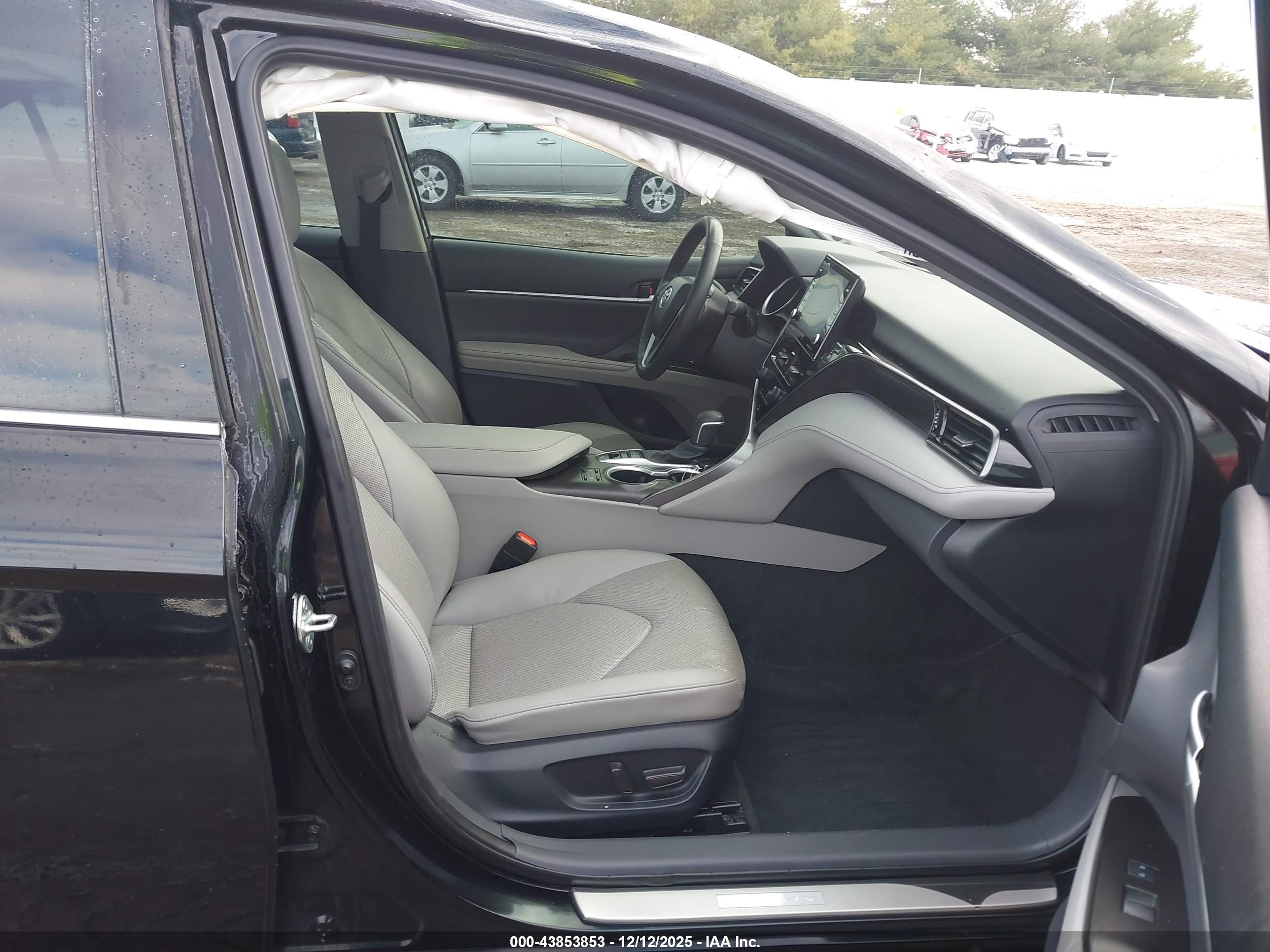 TOYOTA CAMRY image 5
