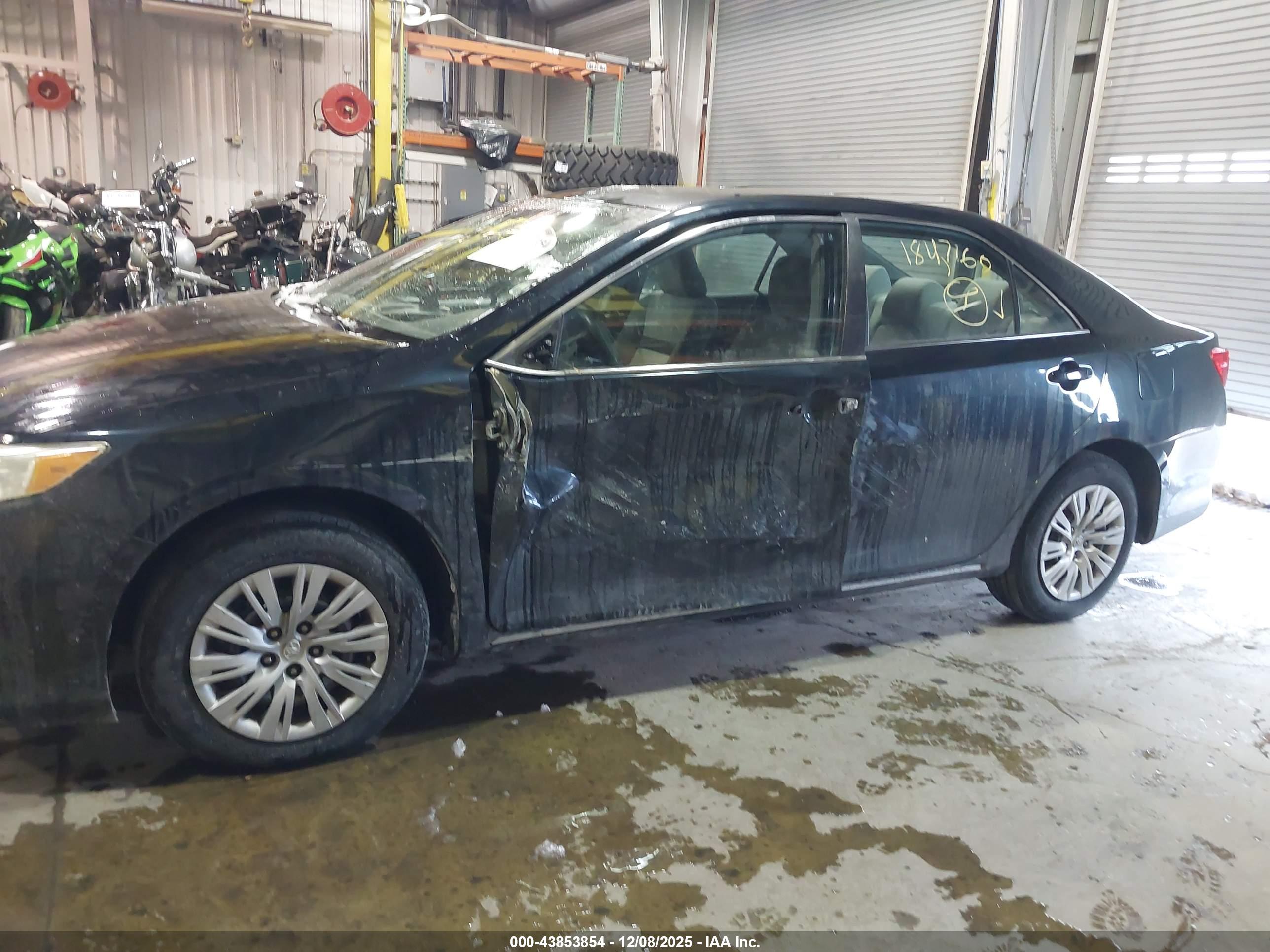 TOYOTA CAMRY image 6