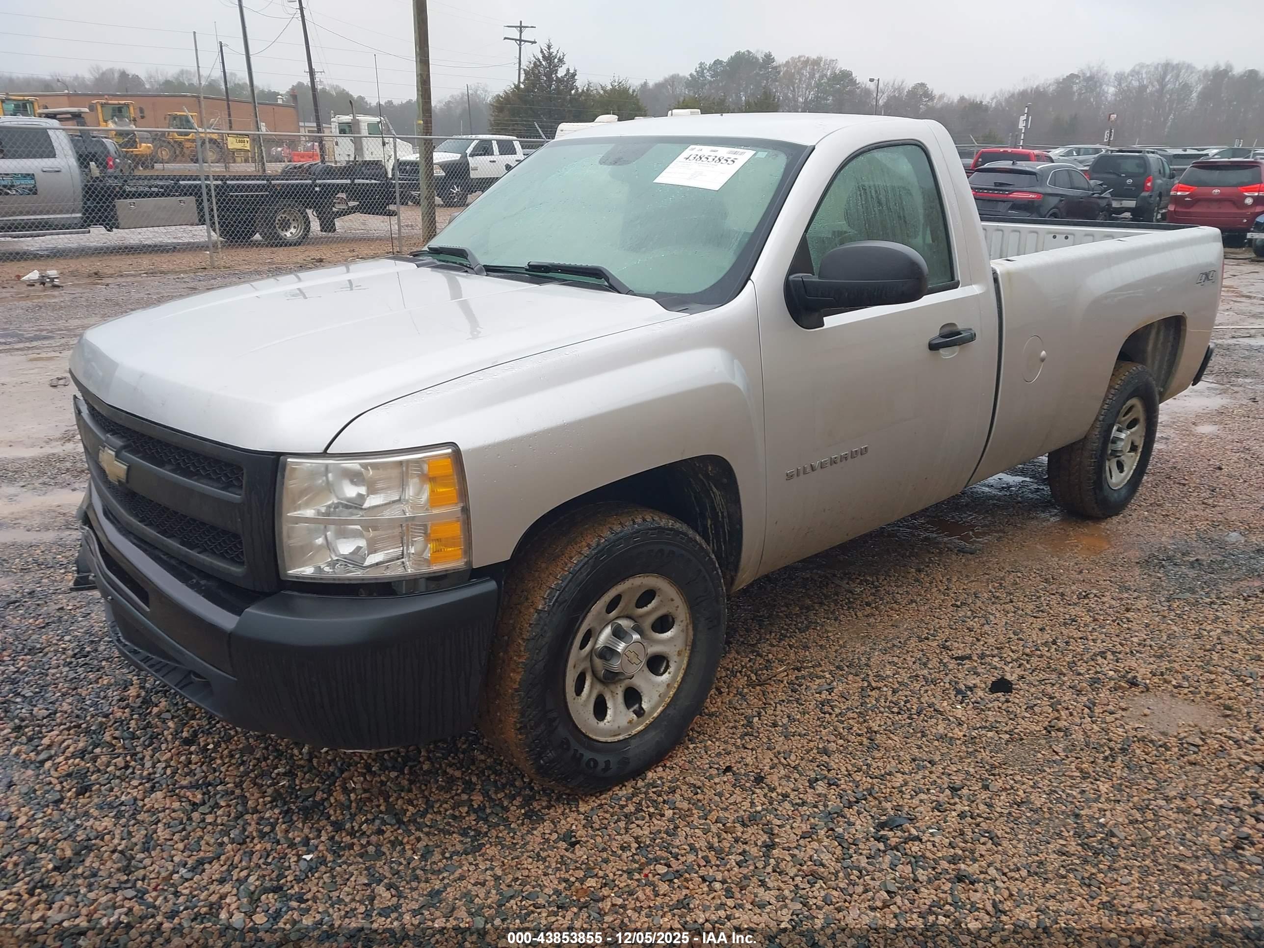 CHEVROLET SILVERADO image 2