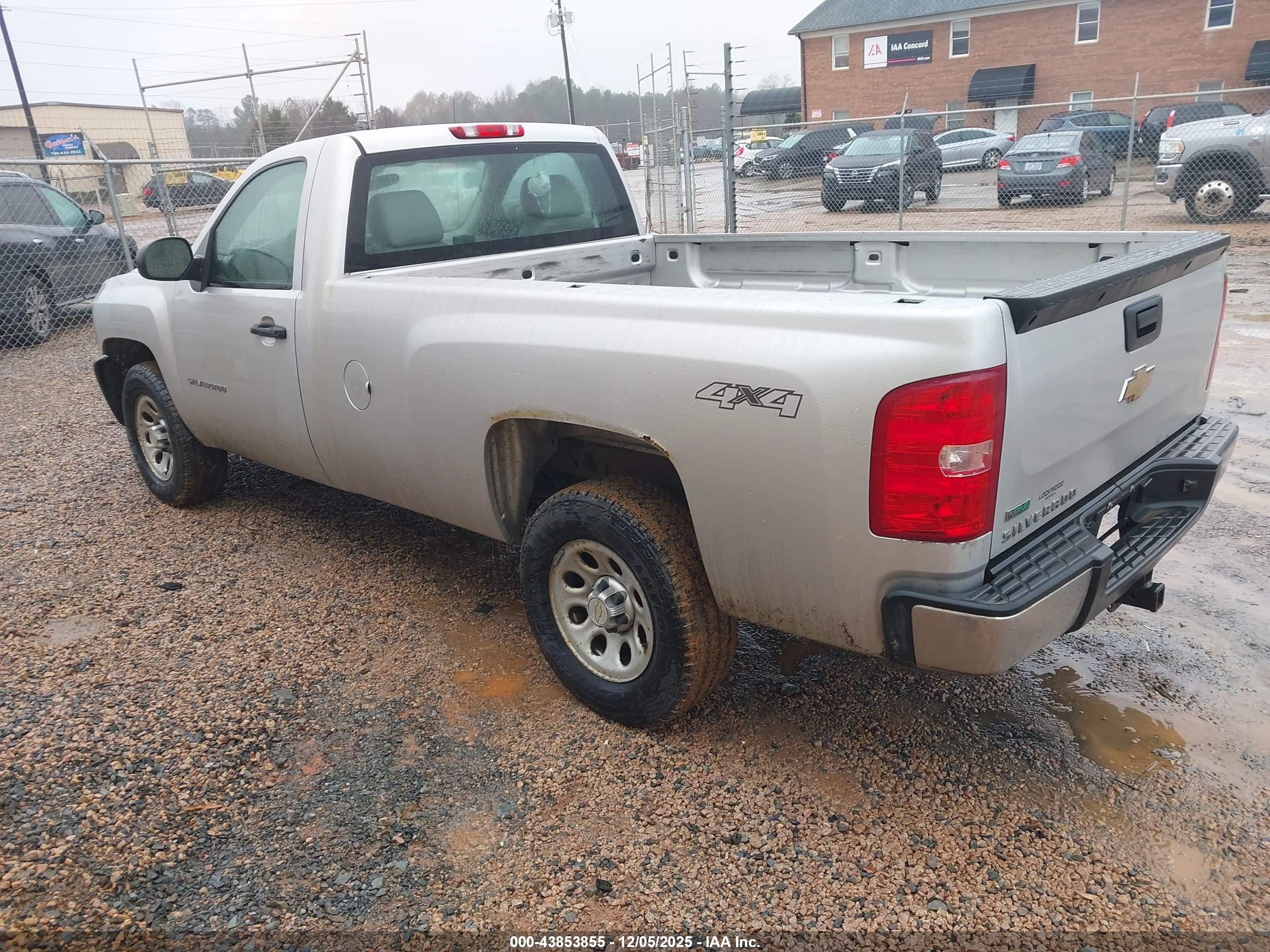 CHEVROLET SILVERADO image 3
