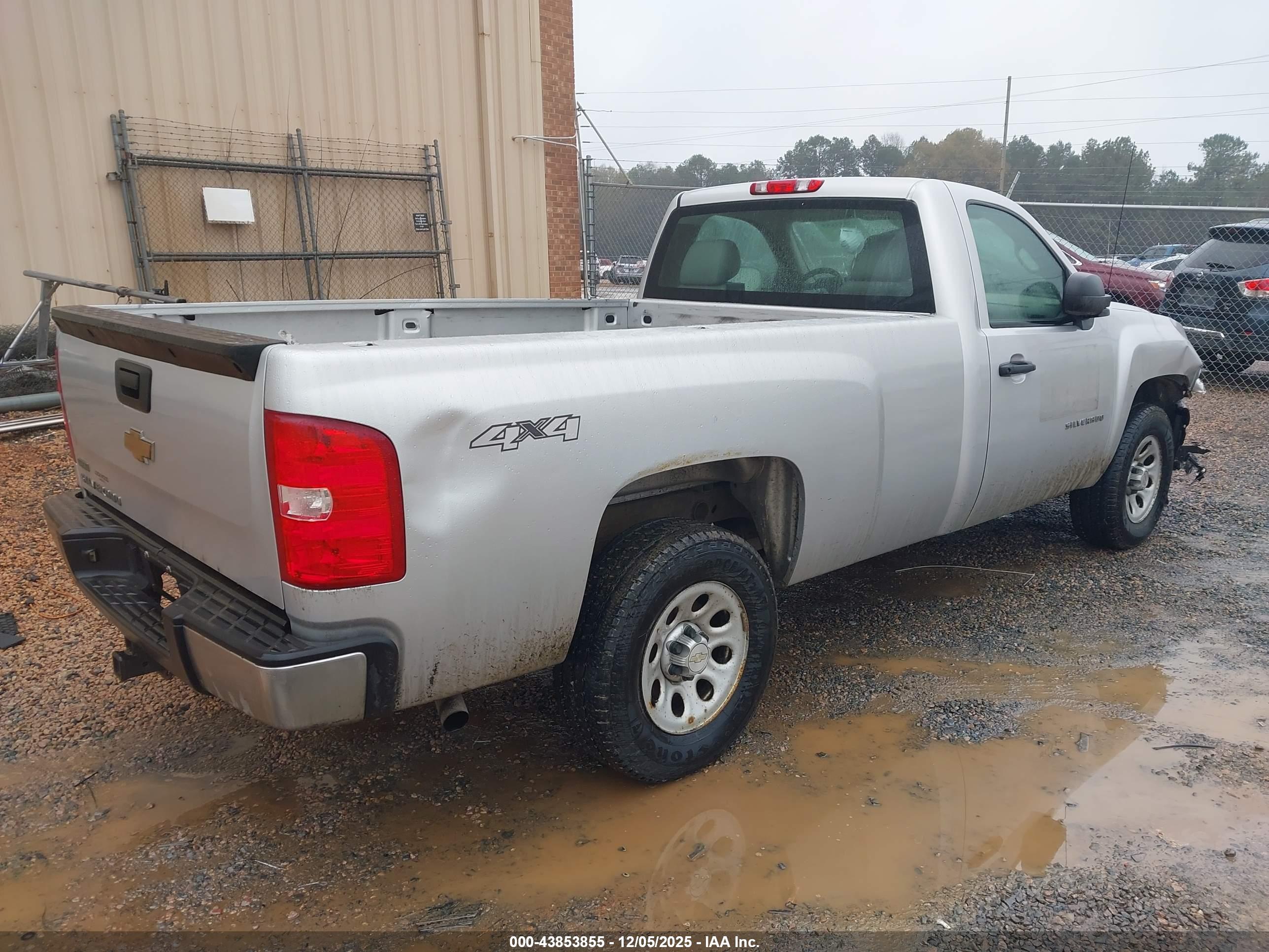 CHEVROLET SILVERADO image 4