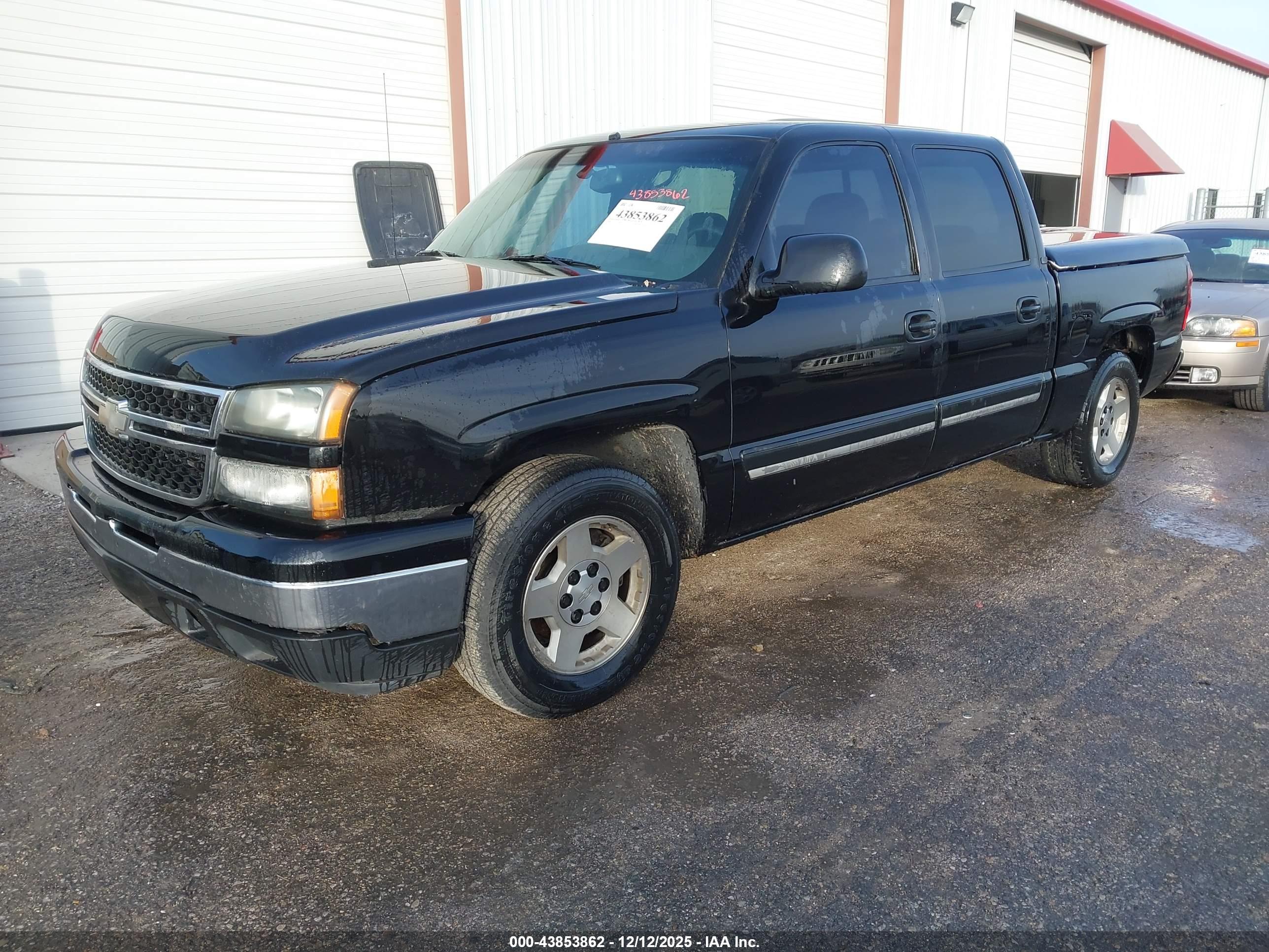 CHEVROLET SILVERADO image 2