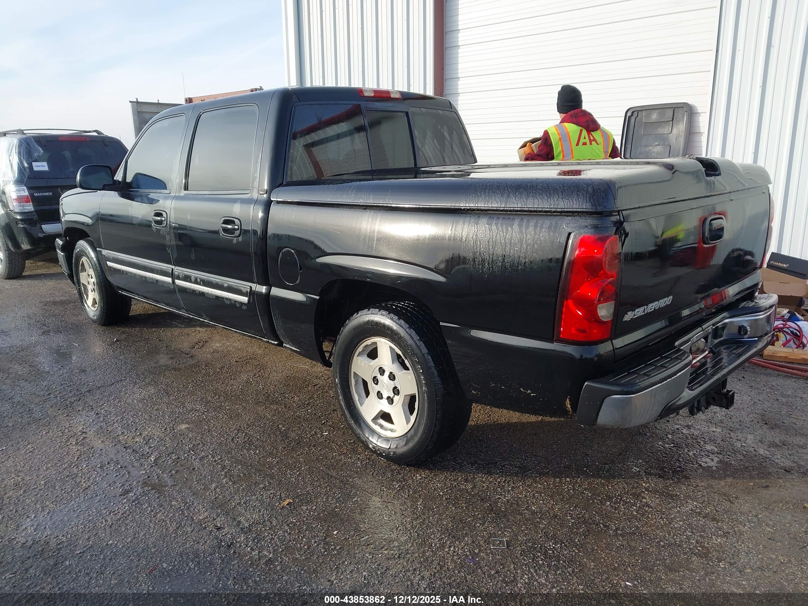 CHEVROLET SILVERADO image 3