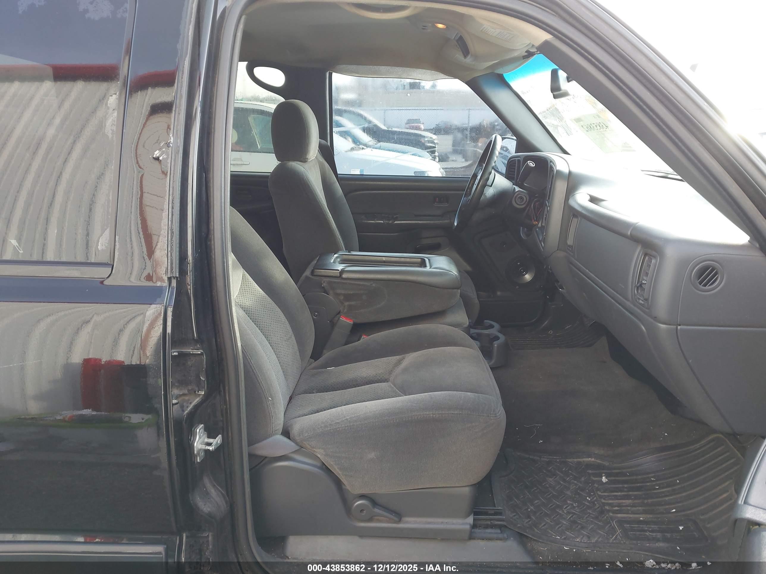 CHEVROLET SILVERADO image 5