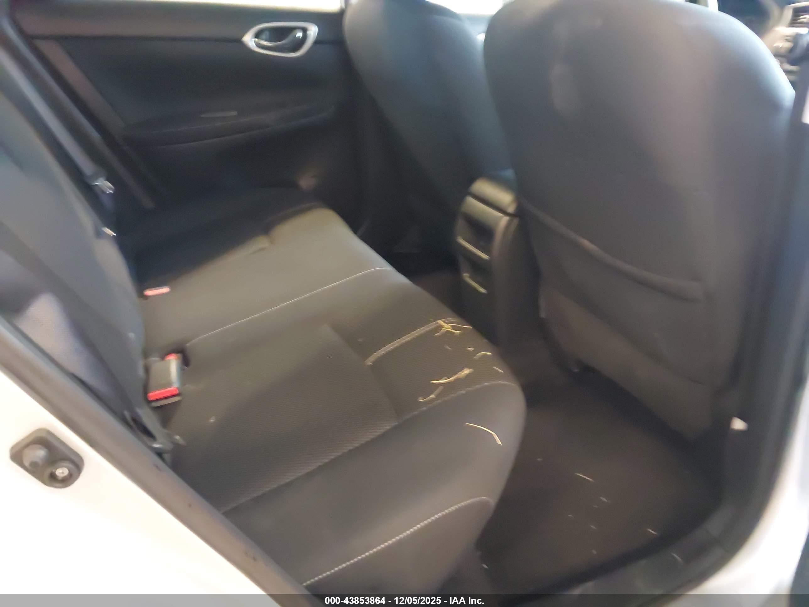 NISSAN SENTRA image 8
