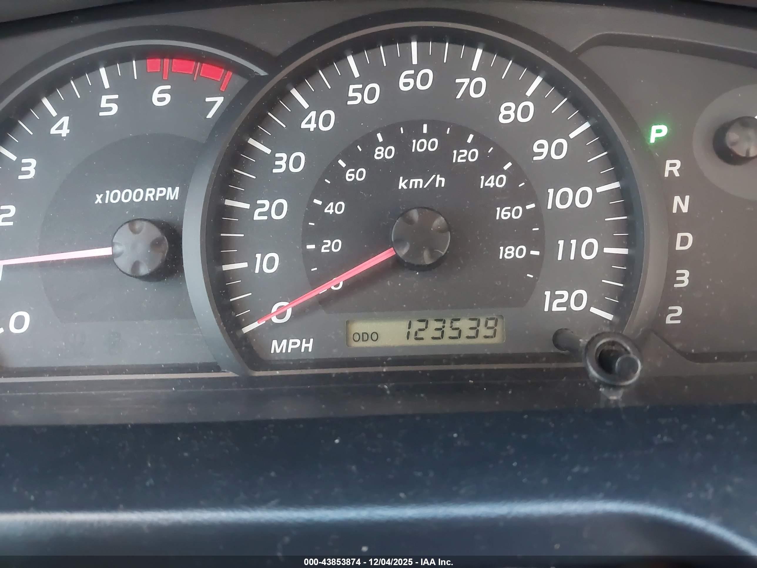 TOYOTA TUNDRA image 7