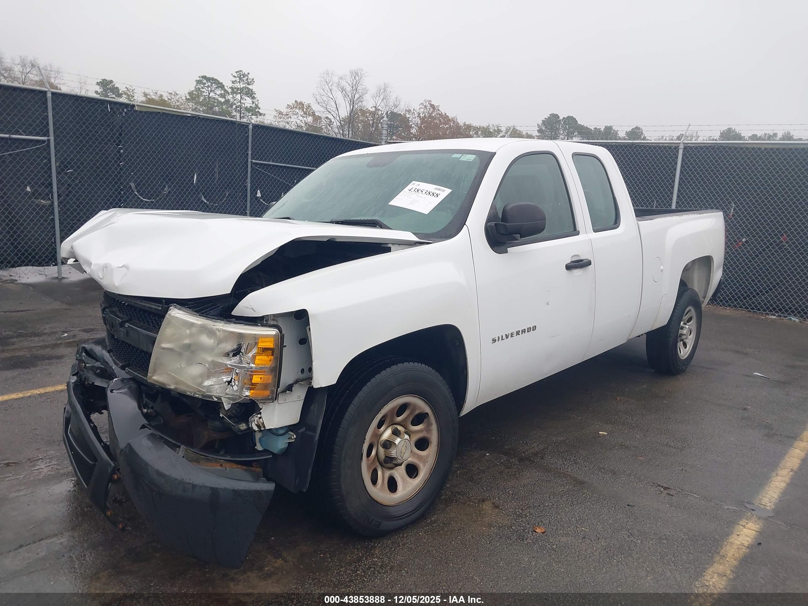 CHEVROLET SILVERADO image 2