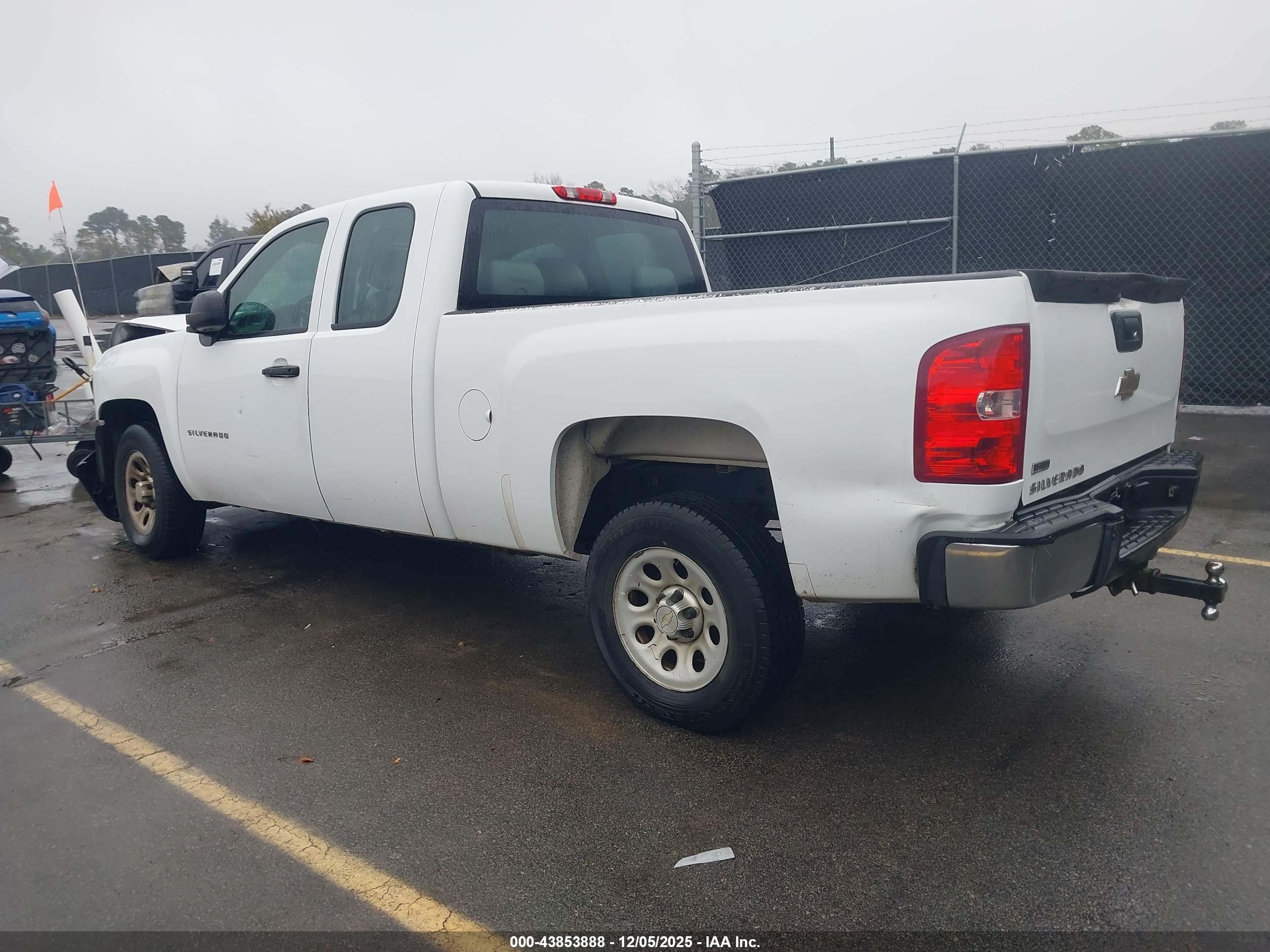 CHEVROLET SILVERADO image 3