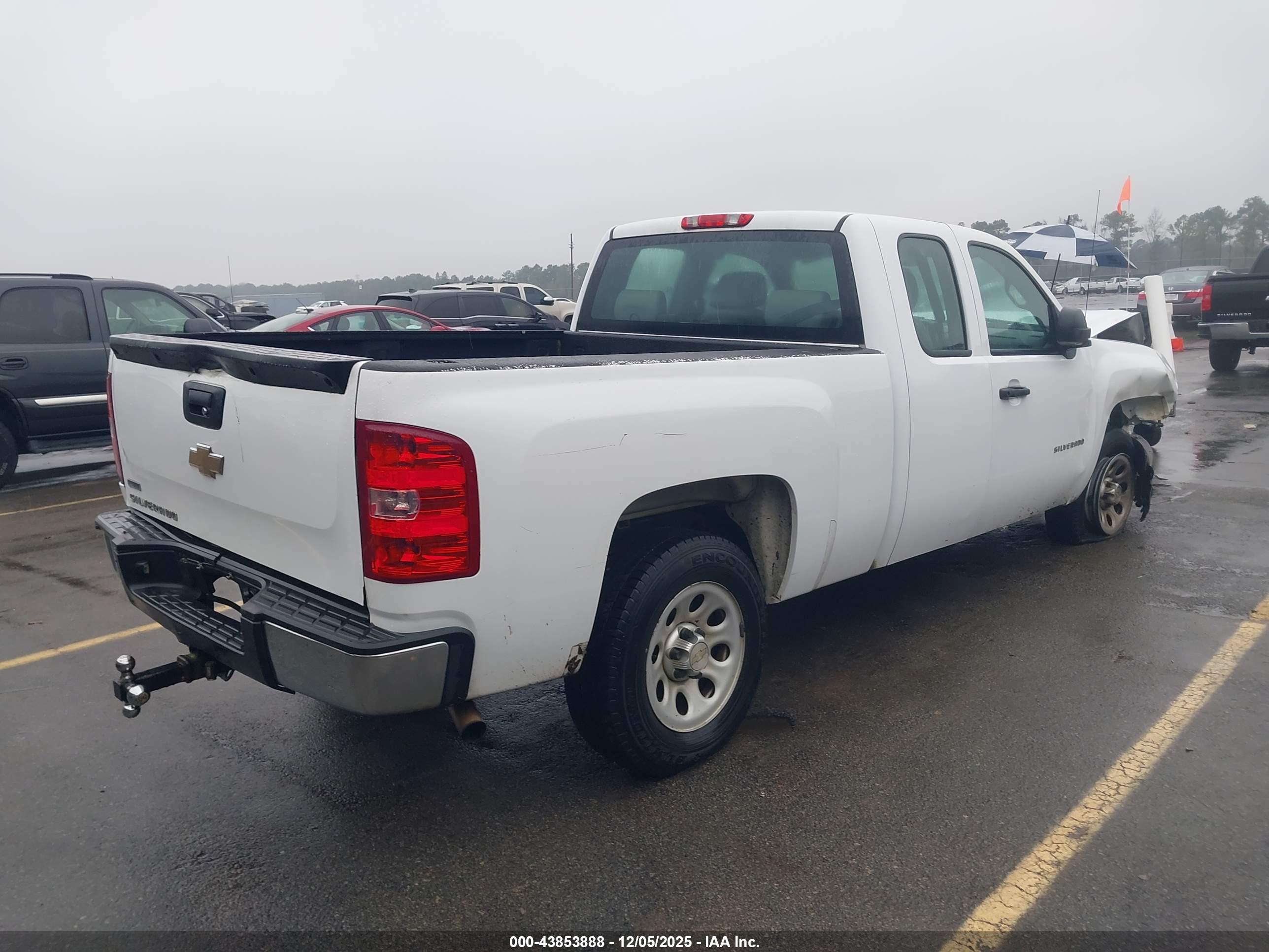 CHEVROLET SILVERADO image 4