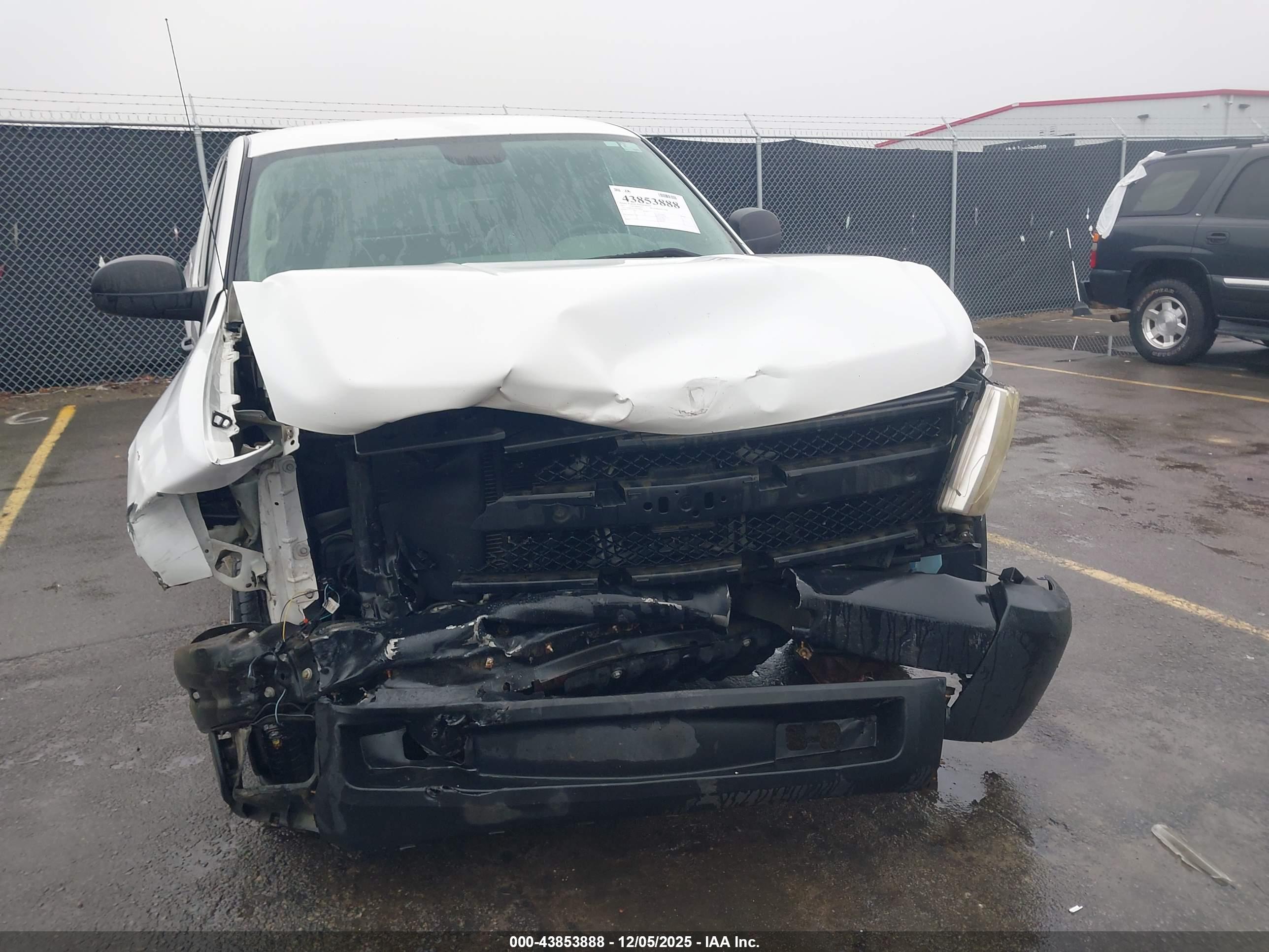 CHEVROLET SILVERADO image 6