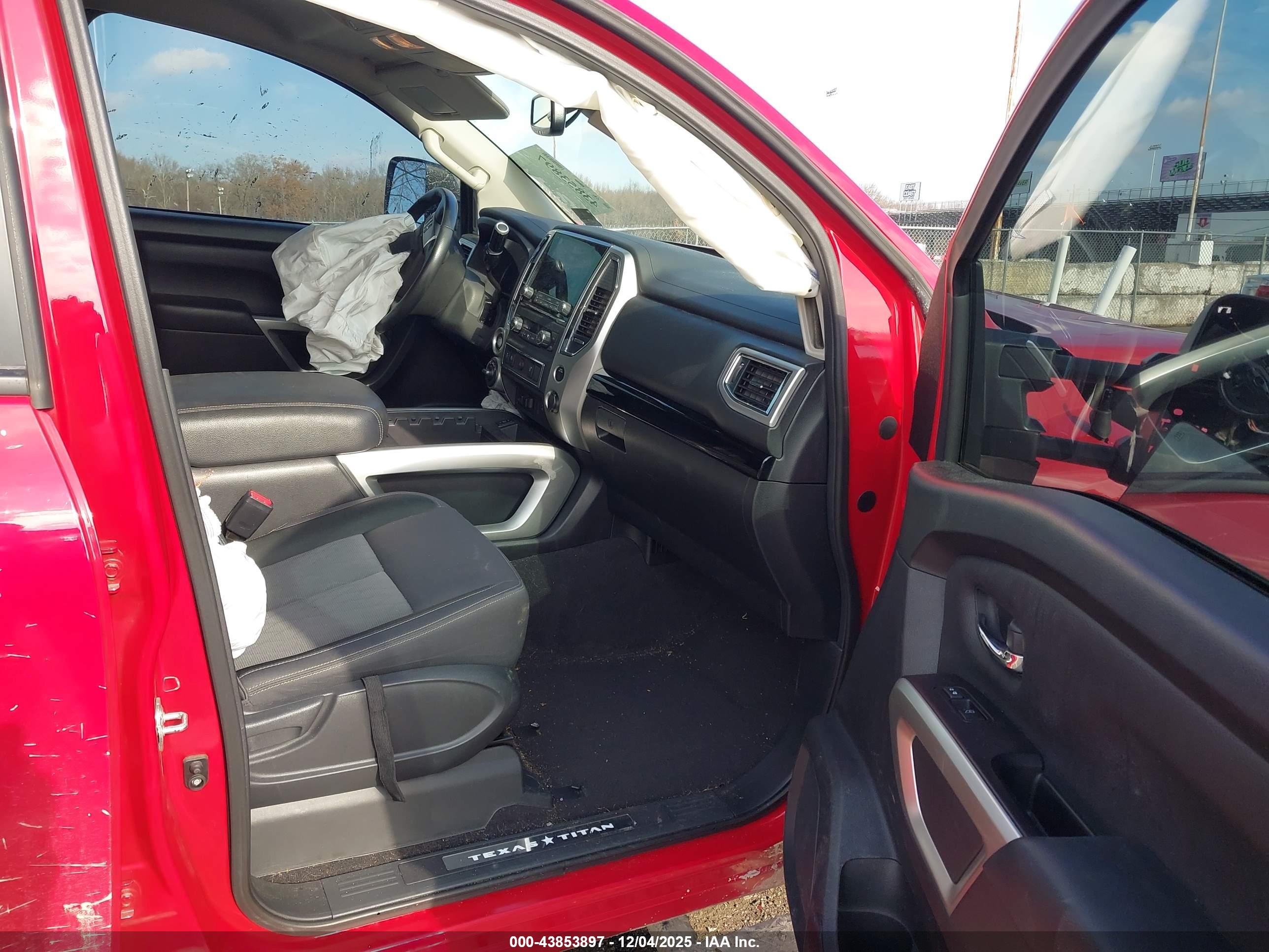 NISSAN TITAN image 5