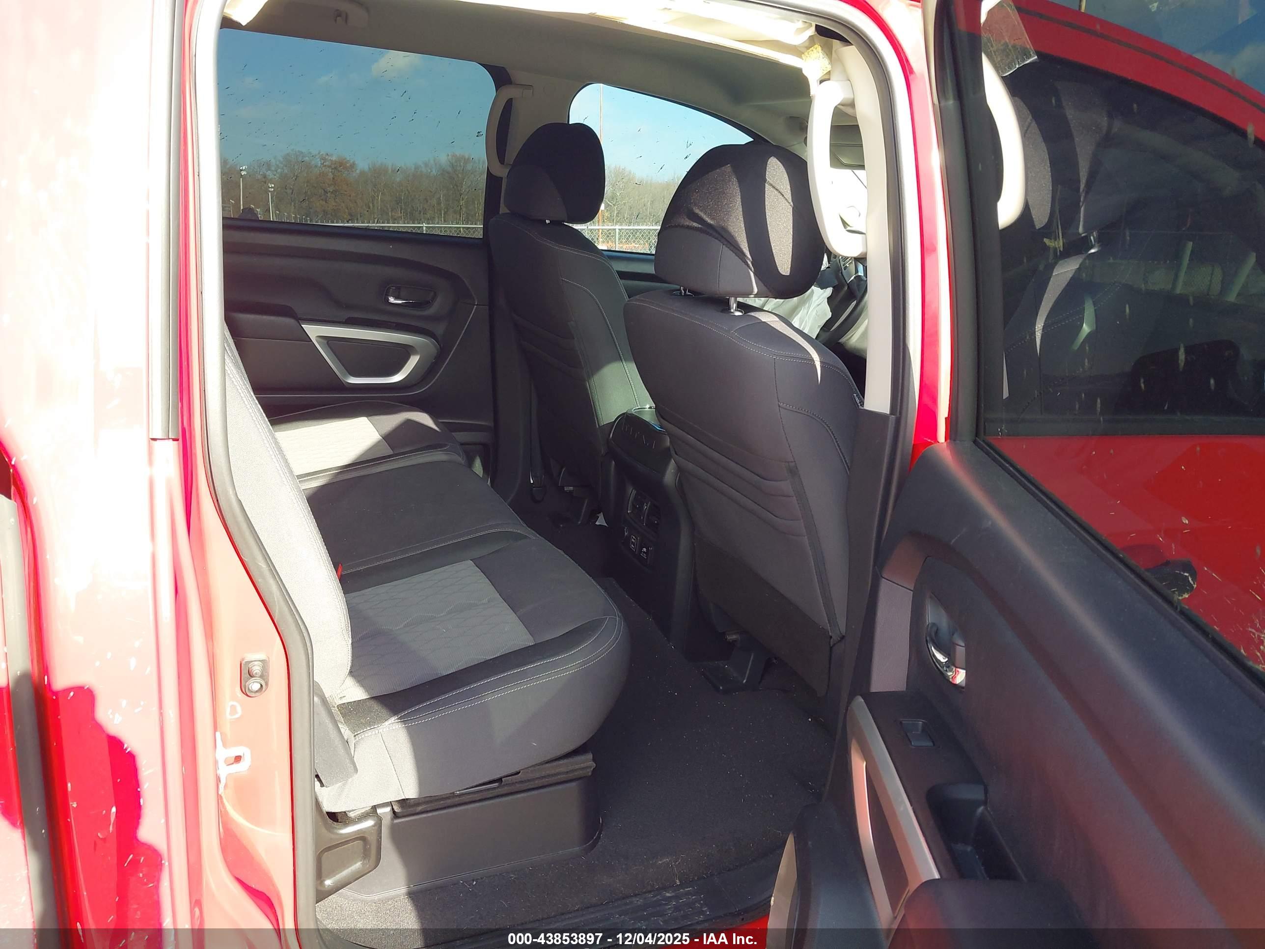 NISSAN TITAN image 8