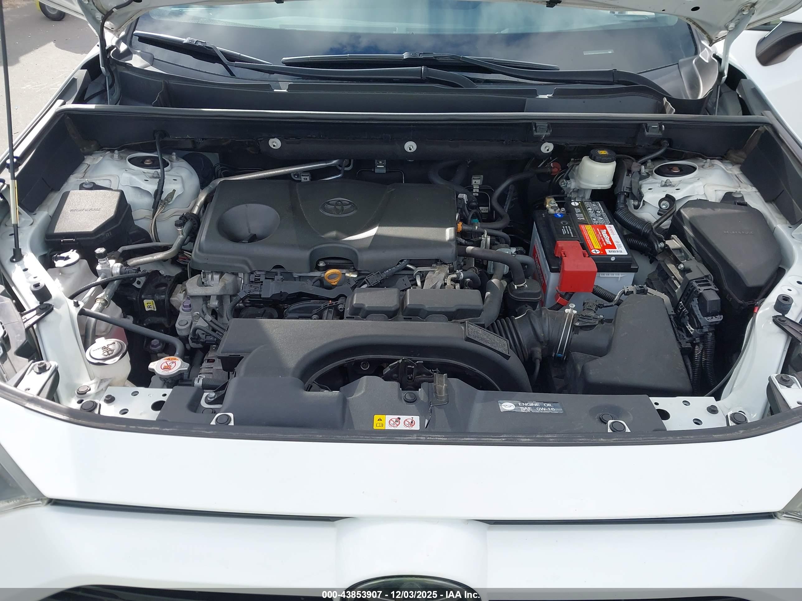 TOYOTA RAV4 image 10