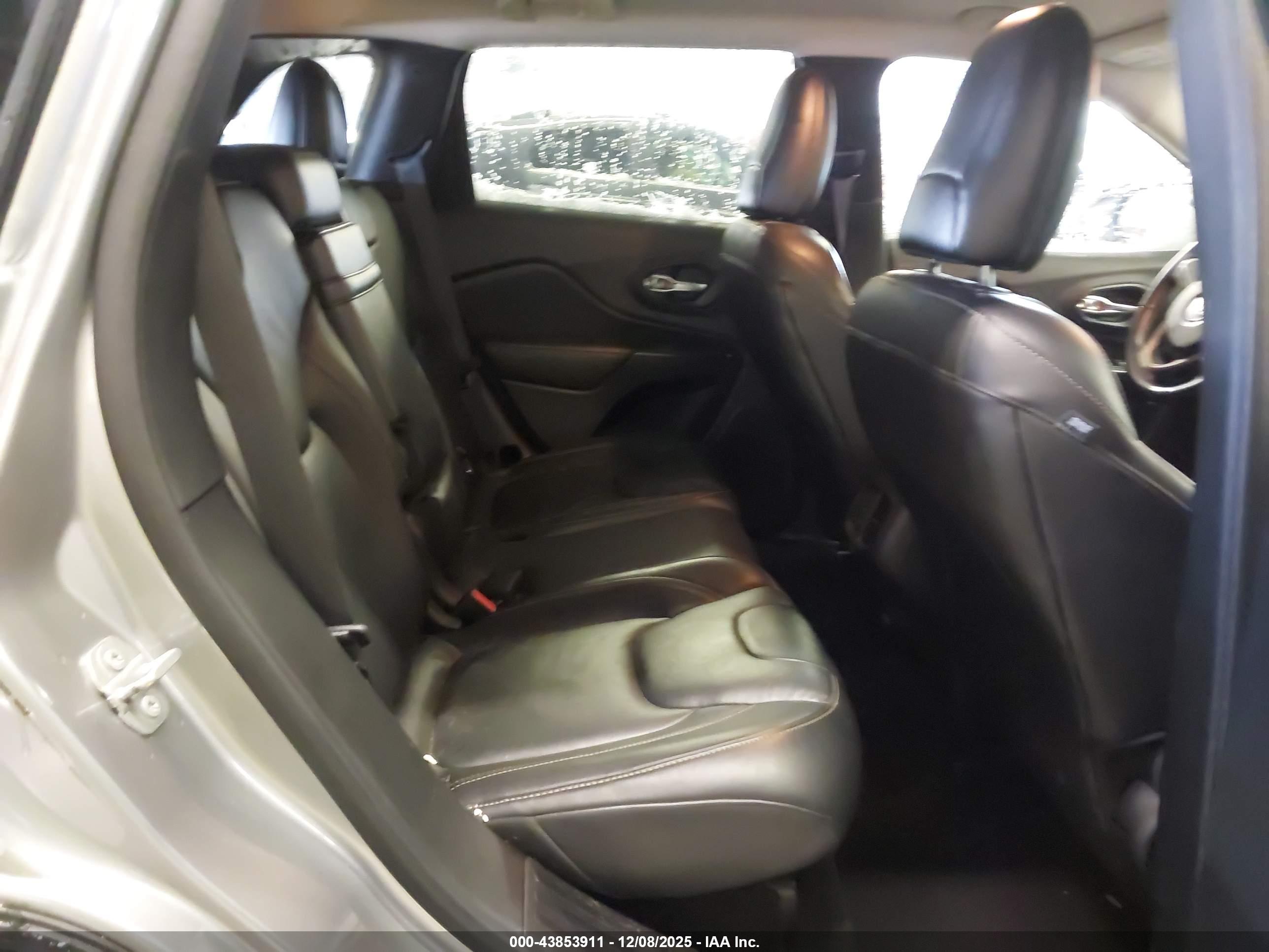 JEEP CHEROKEE image 8